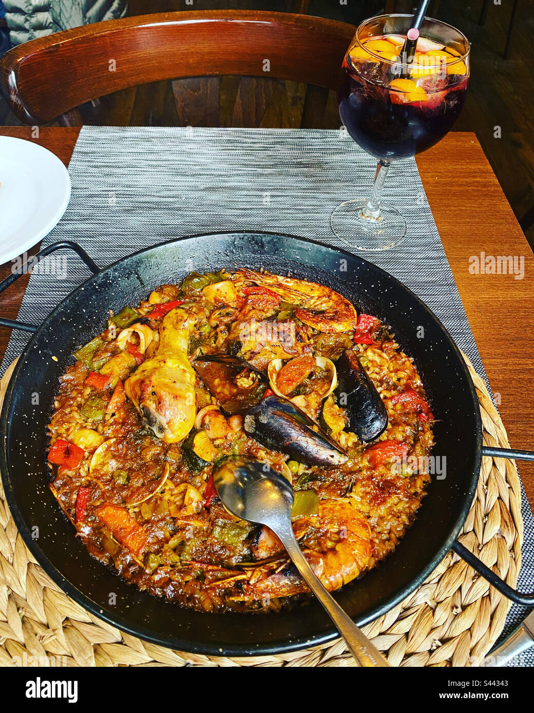 Mixed paella (chicken and seafood) at Güell Tapas, Barcelona, Cataluña, Spain. April 2023 Stock