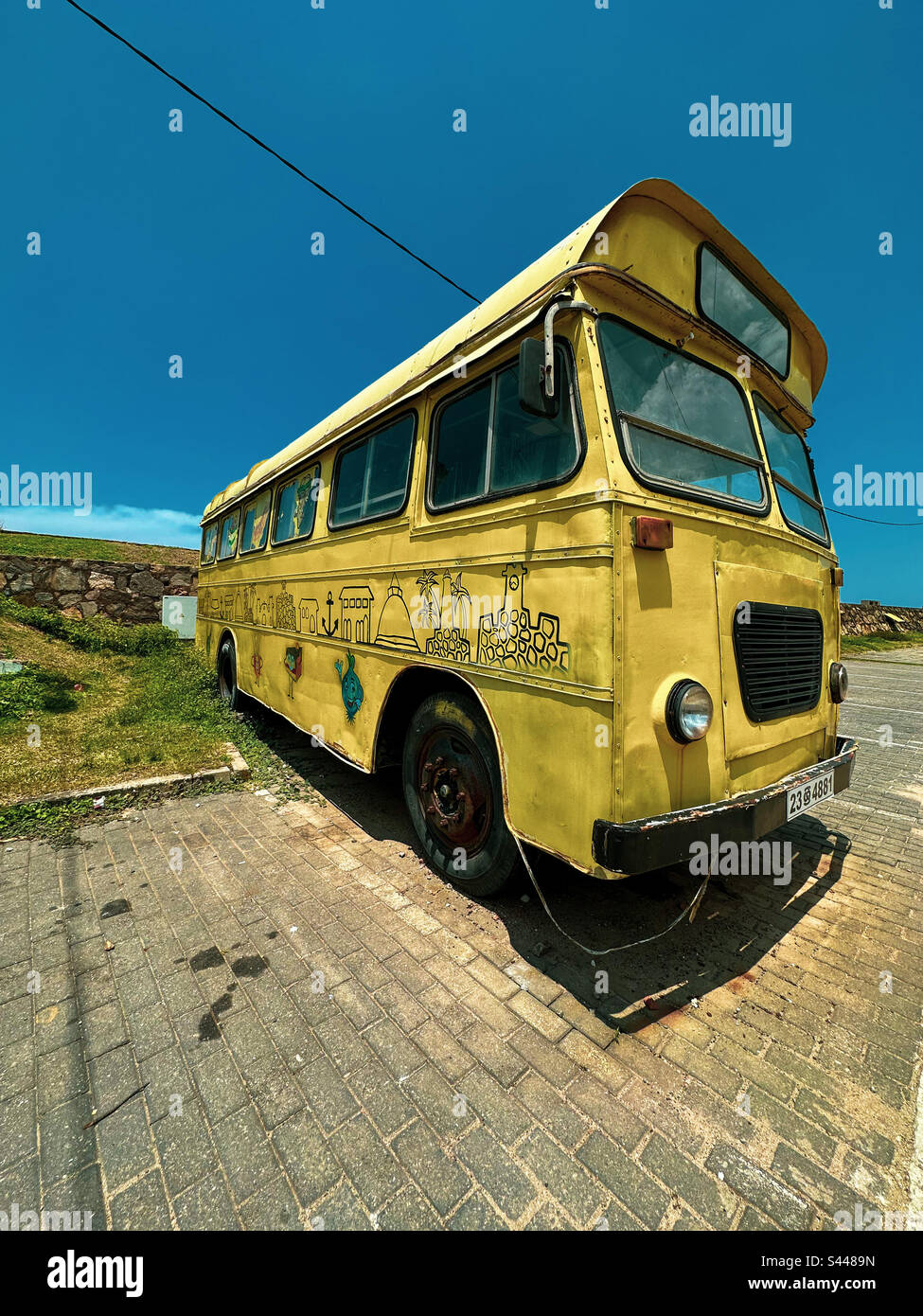 Bus in sri lanka hi-res stock photography and images - Alamy