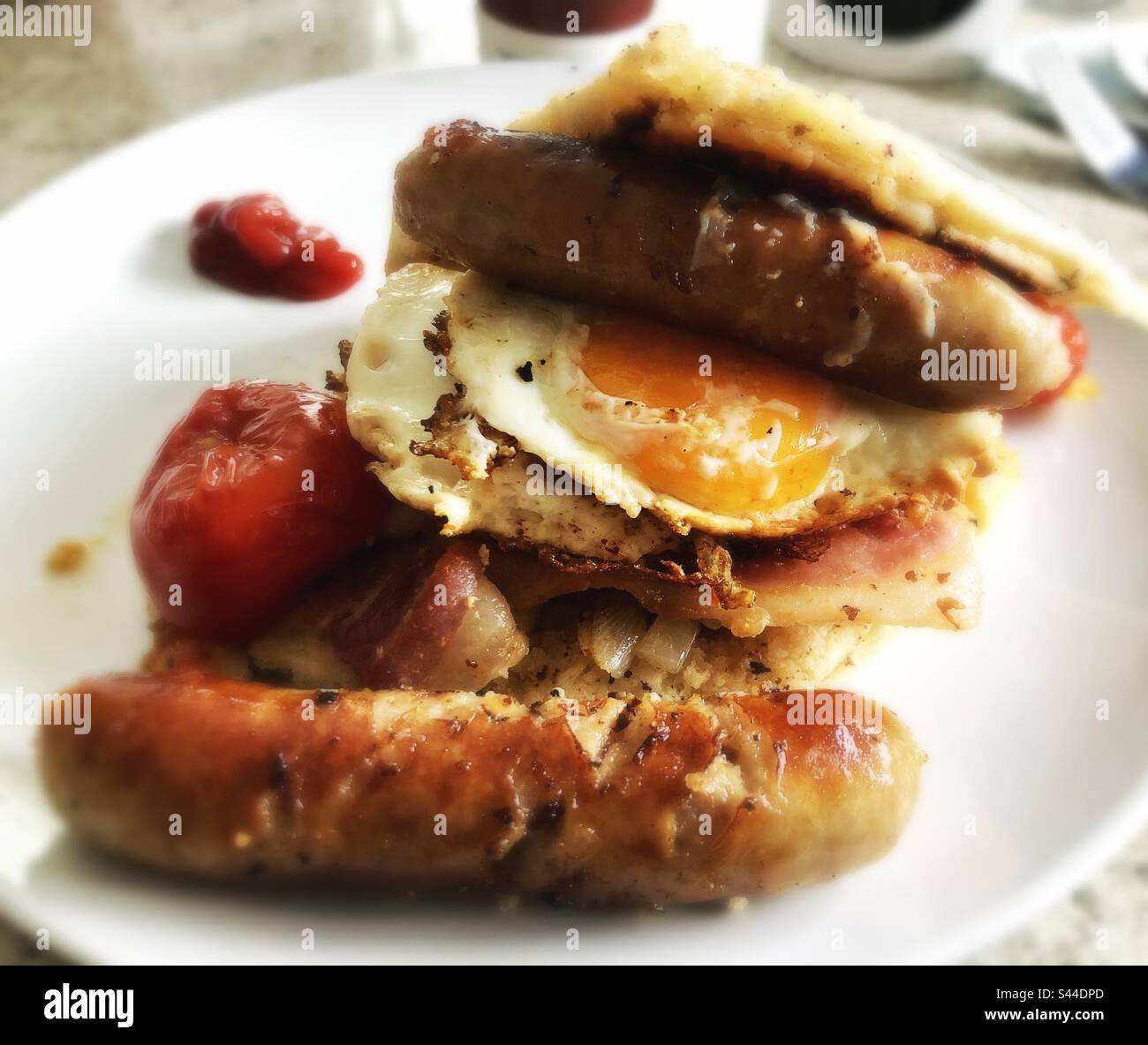 Tomato egg and bacon hires stock photography and images Alamy