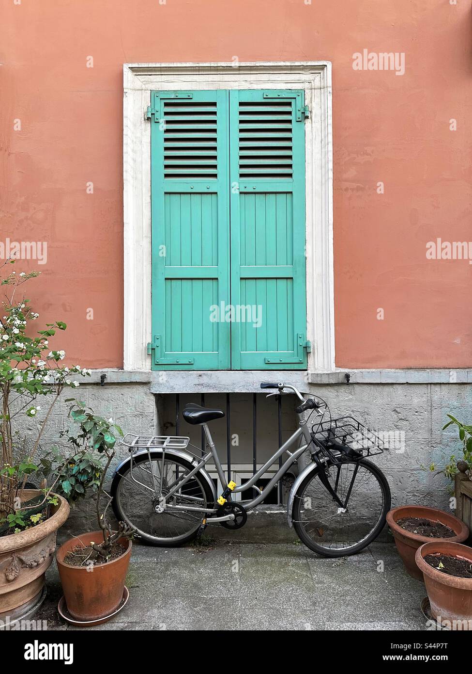Pastel blue bicycle hi-res stock photography and images - Alamy