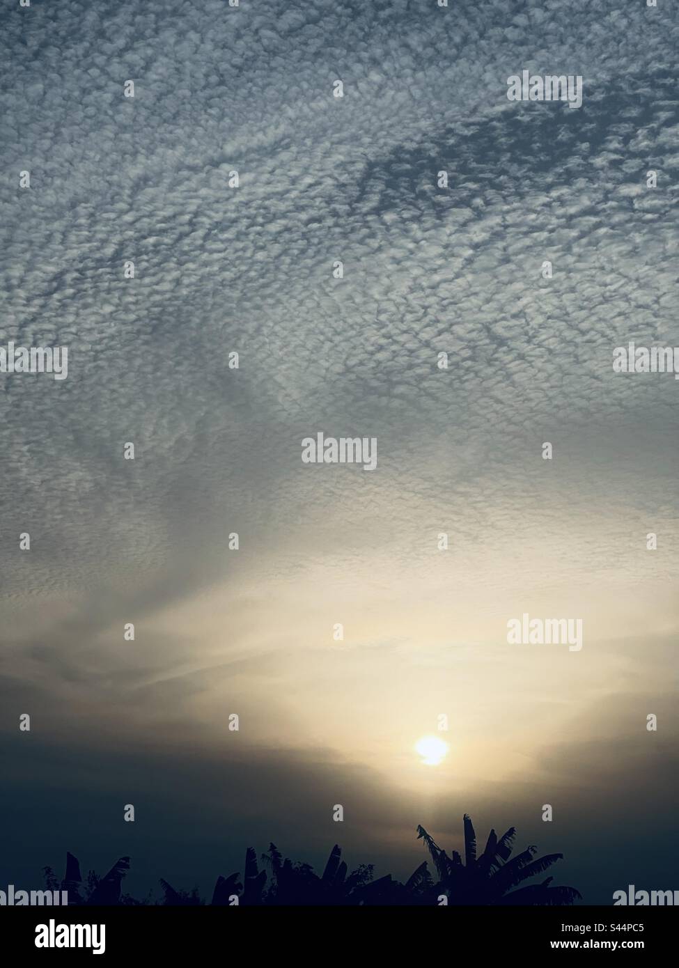 Beautiful sunset cloud hi-res stock photography and images - Alamy