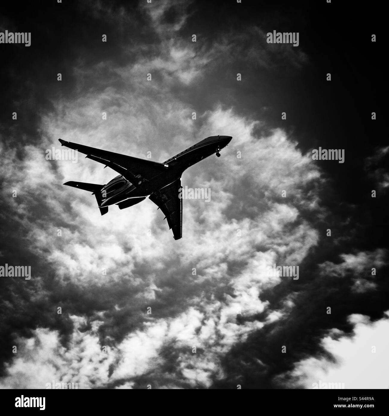 Airplane landing Black and White Stock Photos & Images - Alamy