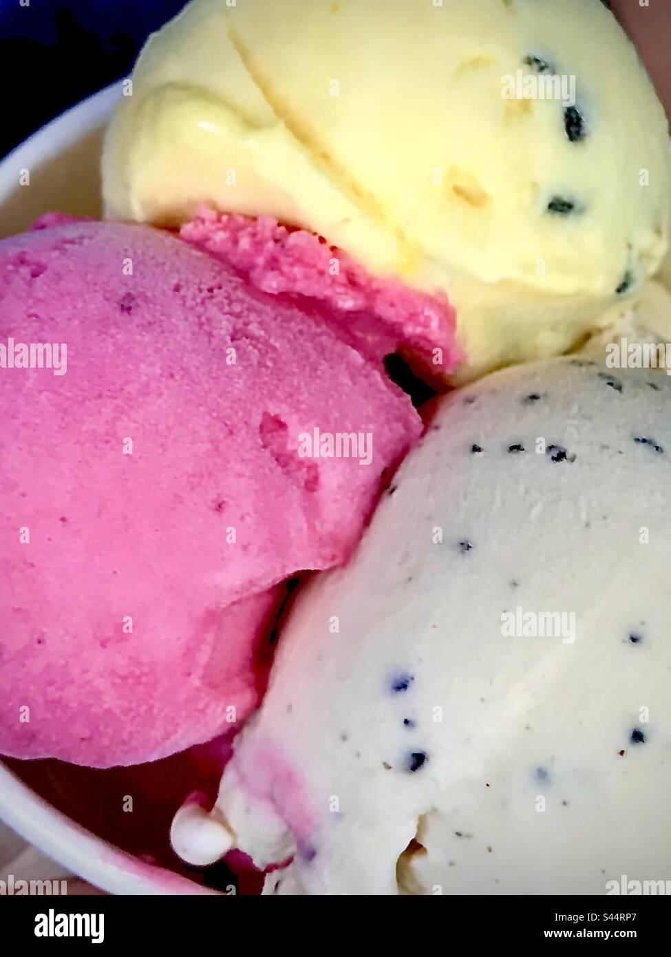 Ice cream scoops in a tub Stock Photo Alamy