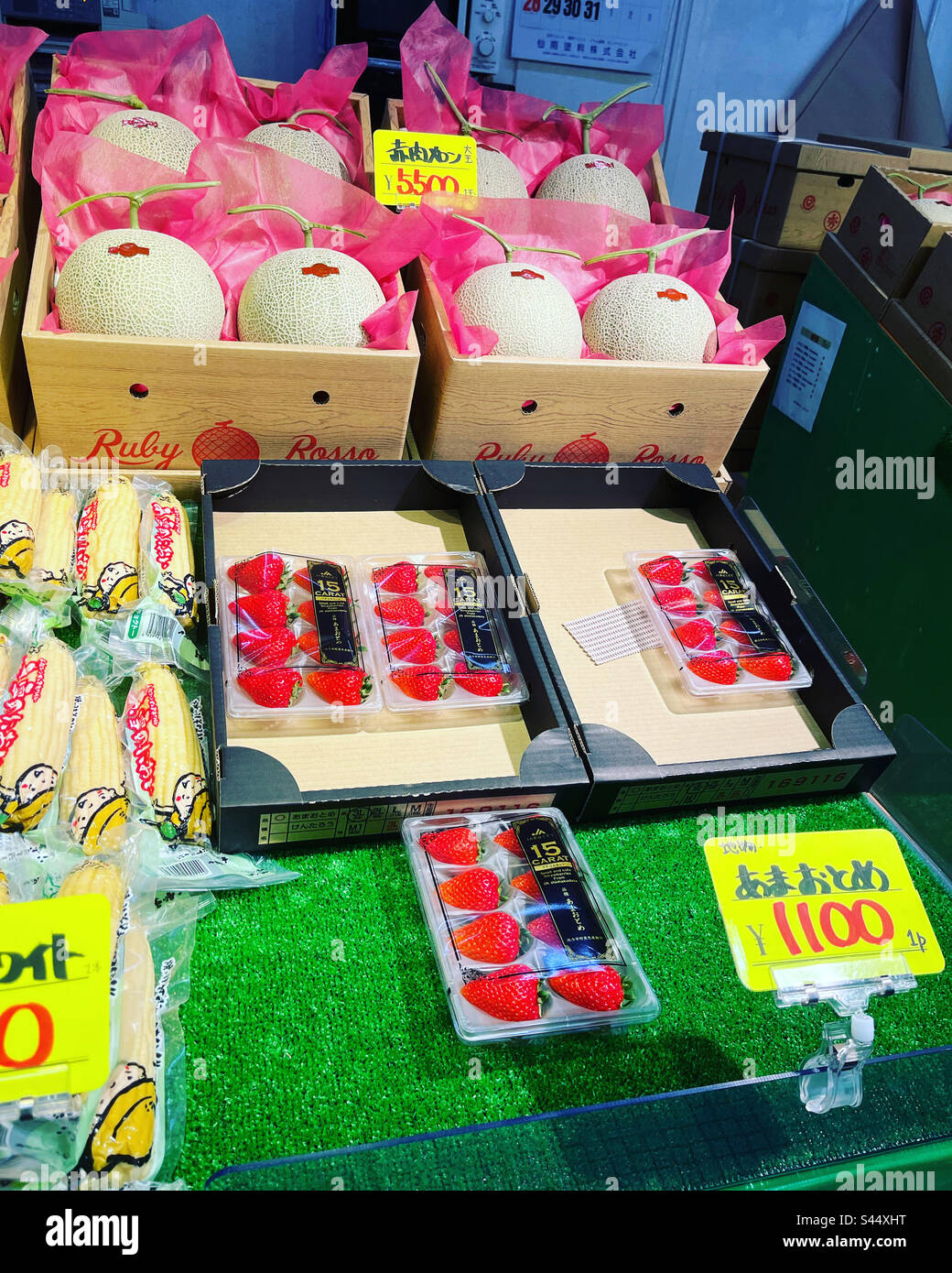 Japanese fruit stand Stock Photo Alamy