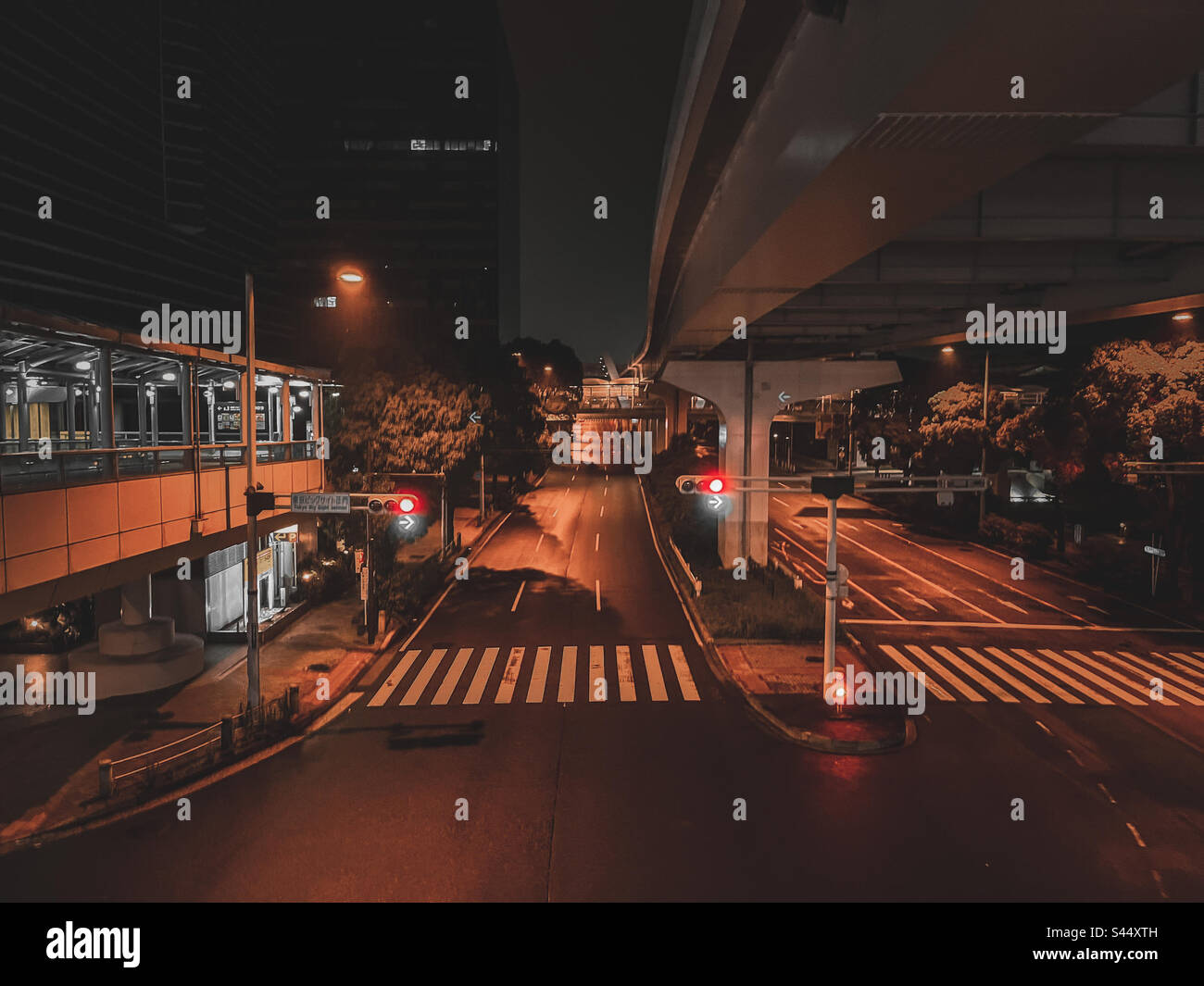 Sunday night at 10:00 pm, no one is seen on the streets of Koto-ku, Tokyo, Japan.  日曜日の夜10時、東京都江東区で、人影のない街並みが広がる。 - Smartphone Captured Stock Image