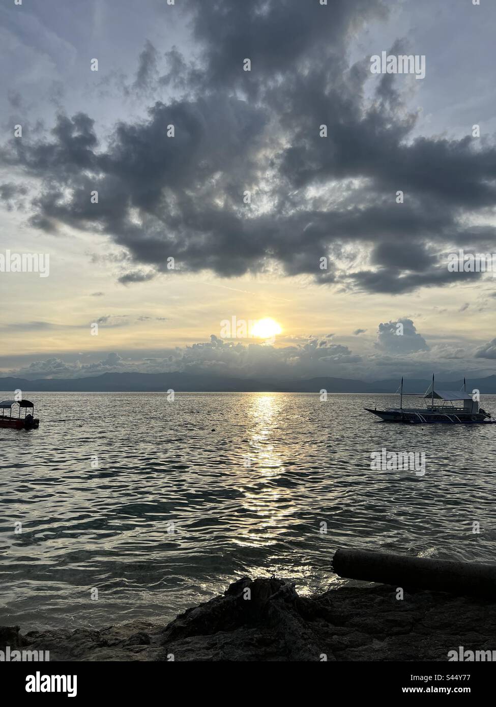 Beautiful sunset over the sea hi-res stock photography and images - Alamy