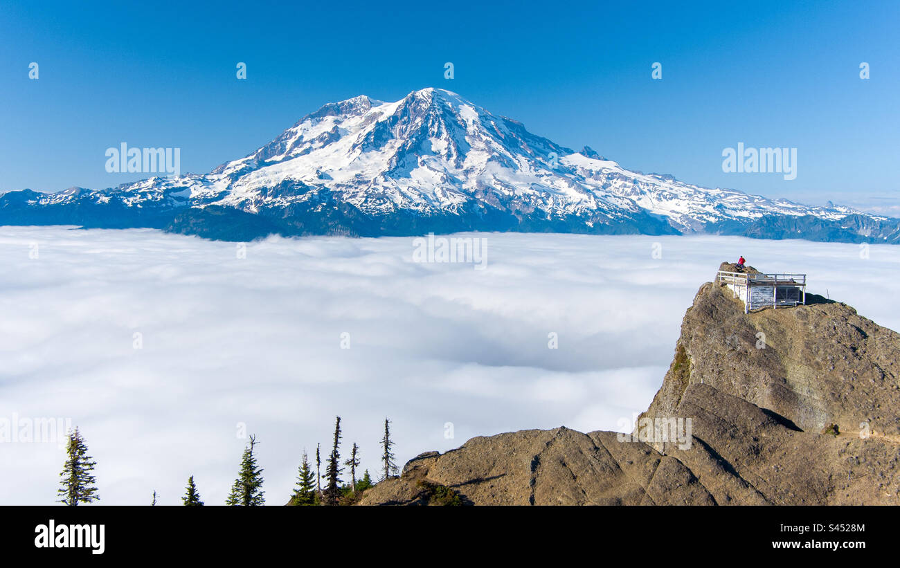 Mount Rainier and high rock lookout above the clouds Stock Photo Alamy