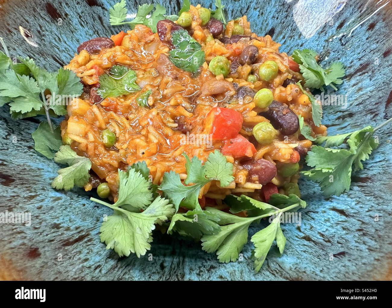 Spanish rice and peas hires stock photography and images Alamy