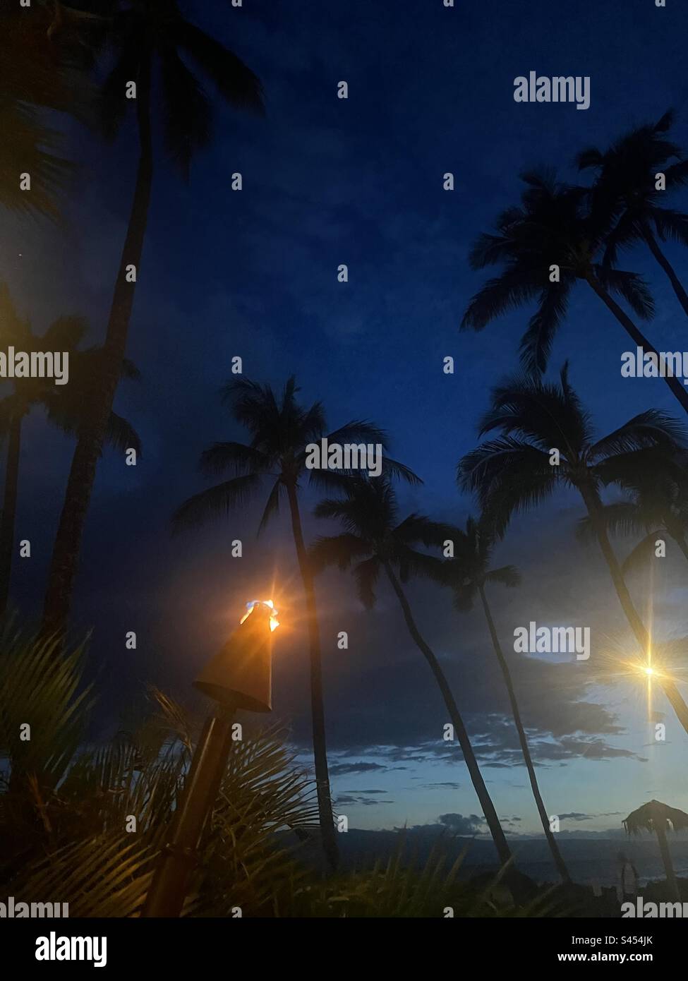 Tikis night hi-res stock photography and images - Alamy