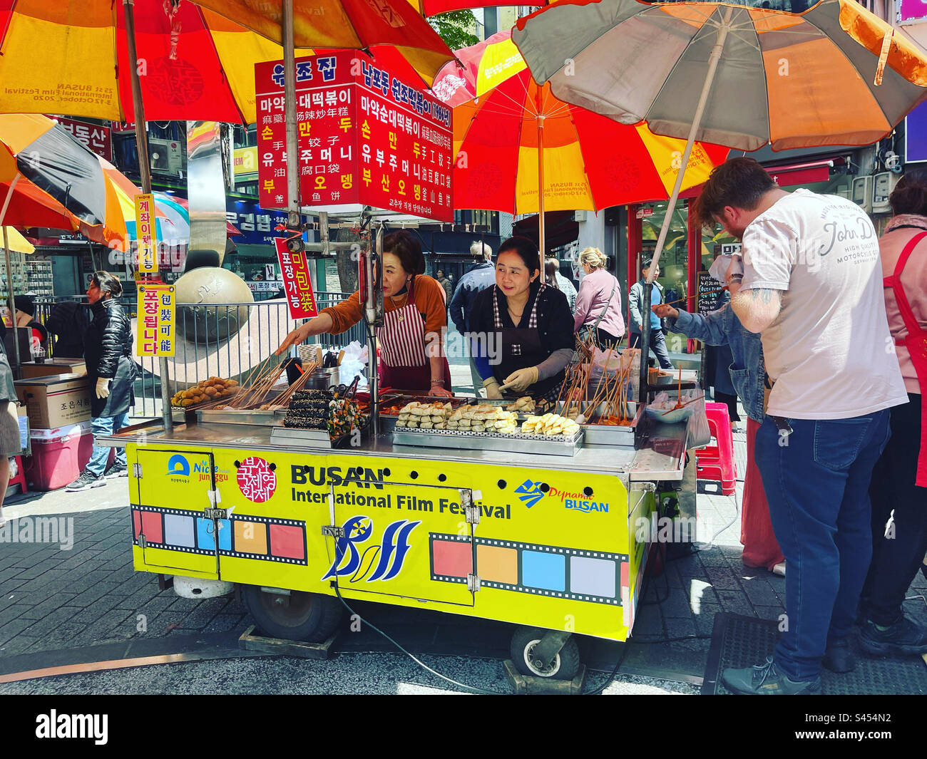 Korean street food stall hi-res stock photography and images - Alamy