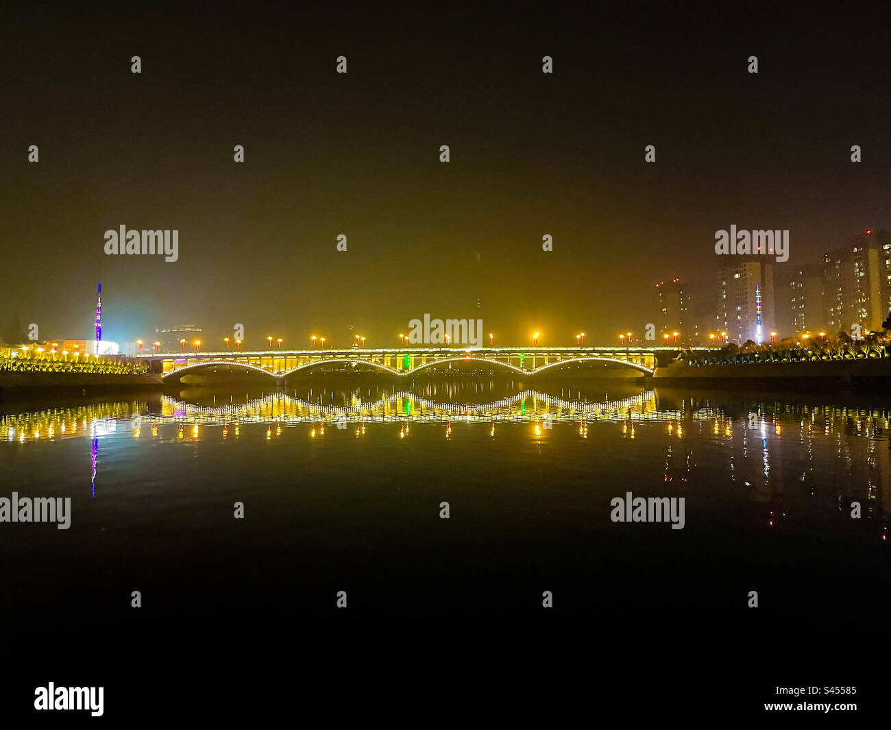 City bridge at night with water reflection Stock Photo - Alamy