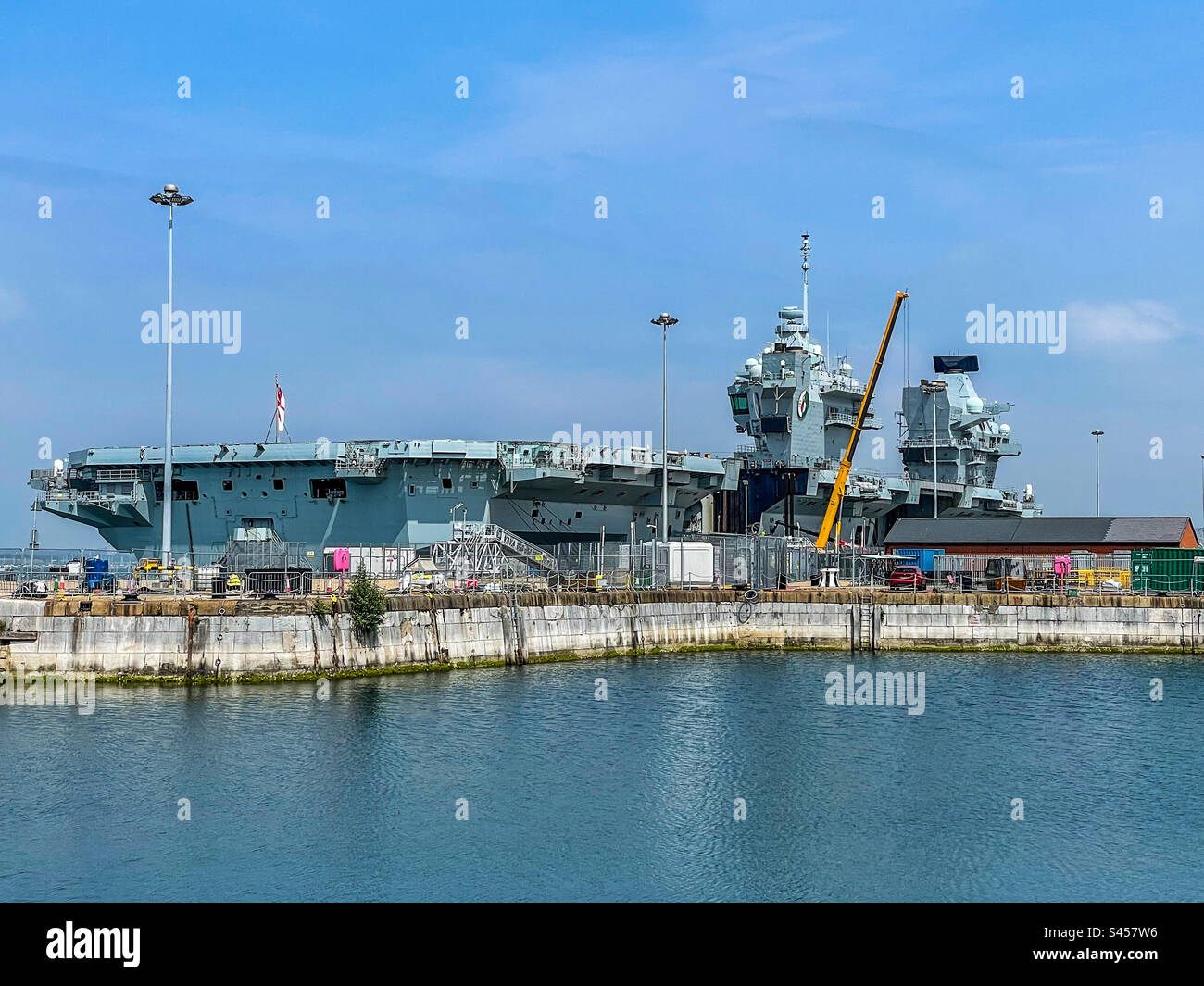 HMS Elizabeth Aircraft Carrier Stock Photo - Alamy