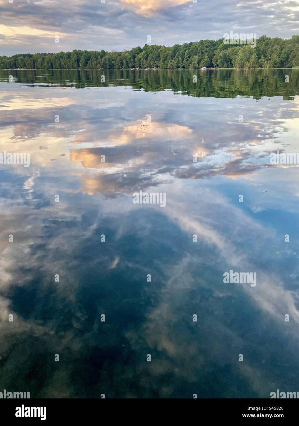 Lake with still water smartphone stock photos and images - Alamy
