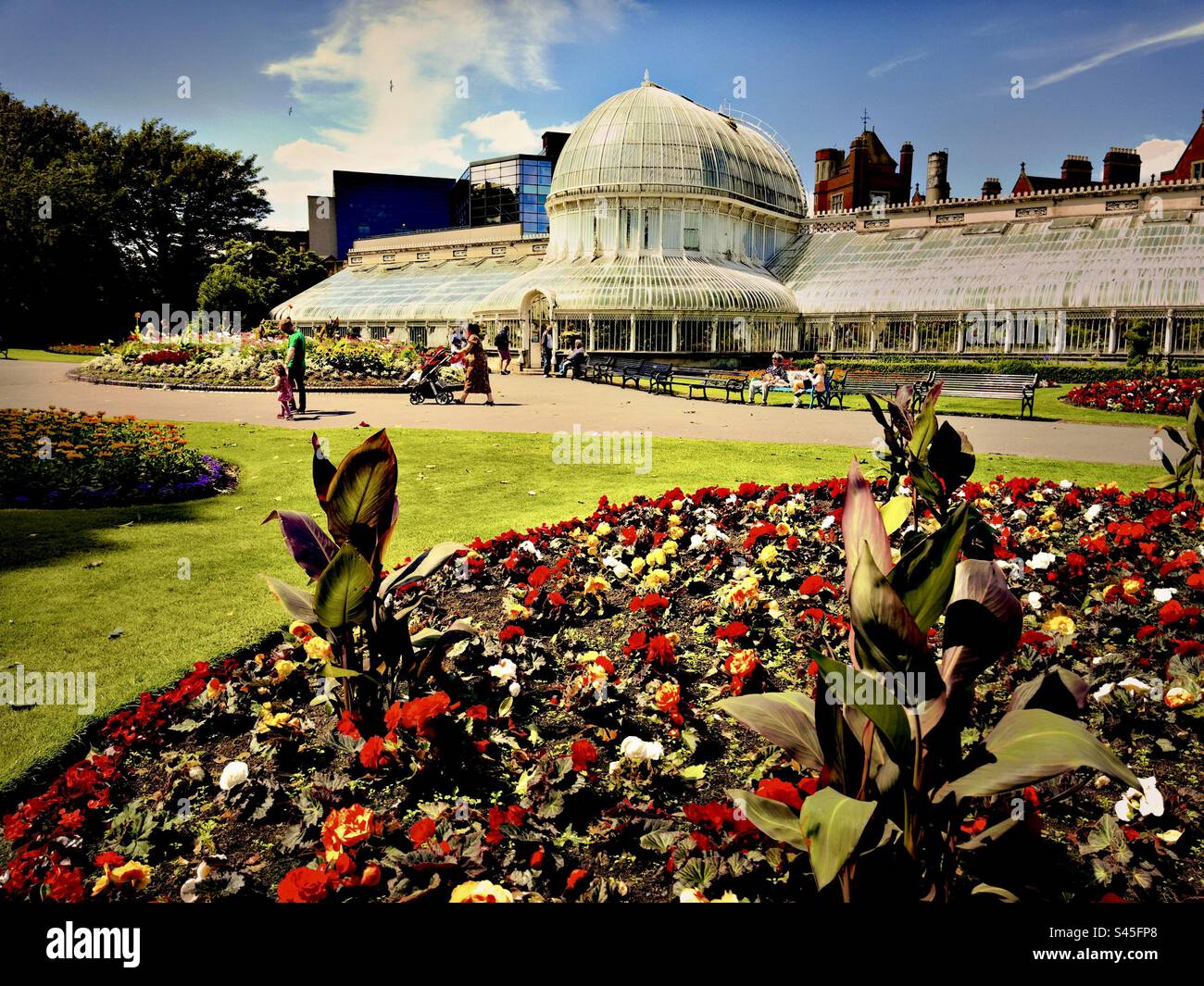 Botanic Gardens, Belfast with flowerbed in foreground and Palm House in background Stock Photo