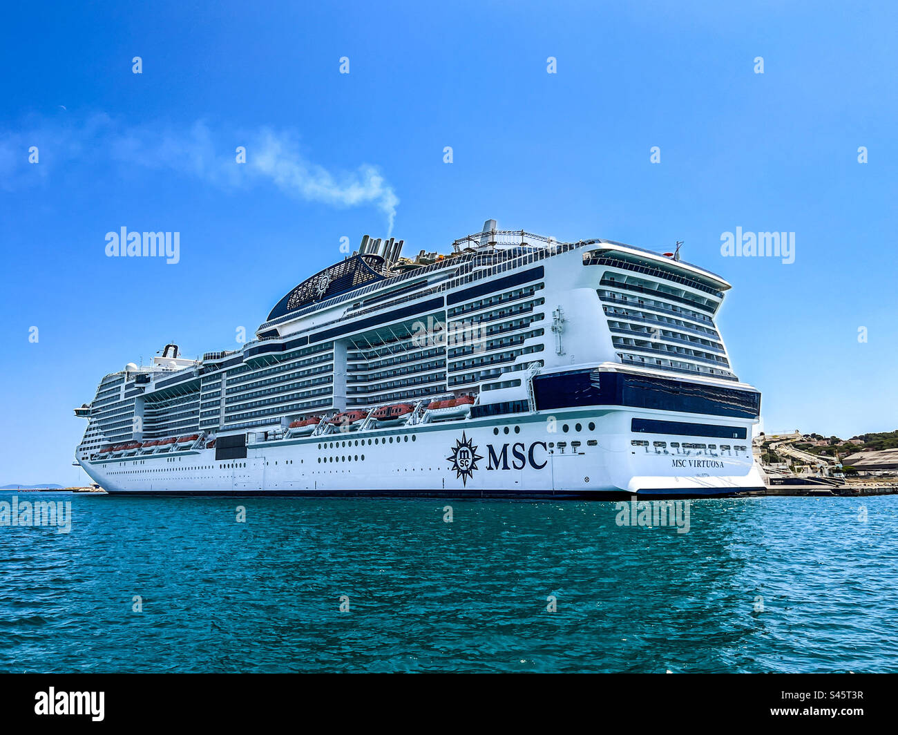 msc-virtuosa-cruise-ship-docked-at-toulon-in-south-of-france-in-summer