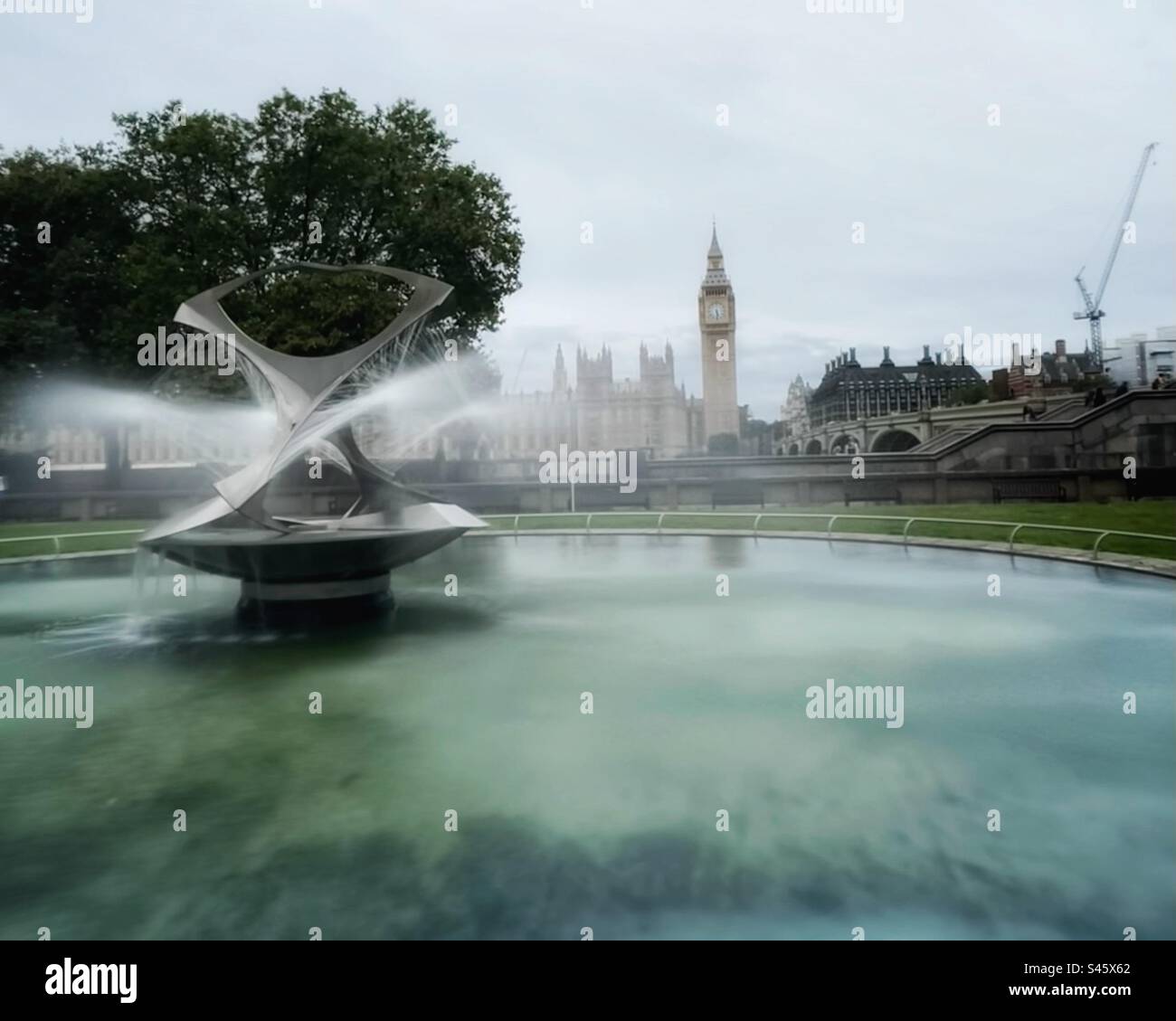 Naum Gabo (1890-1977) designed this modern Constructivist public art sculpture seen in operation in the St Thomas’s Hospital garden opposite the Houses of Parliament in London - Smartphone Captured Stock Image