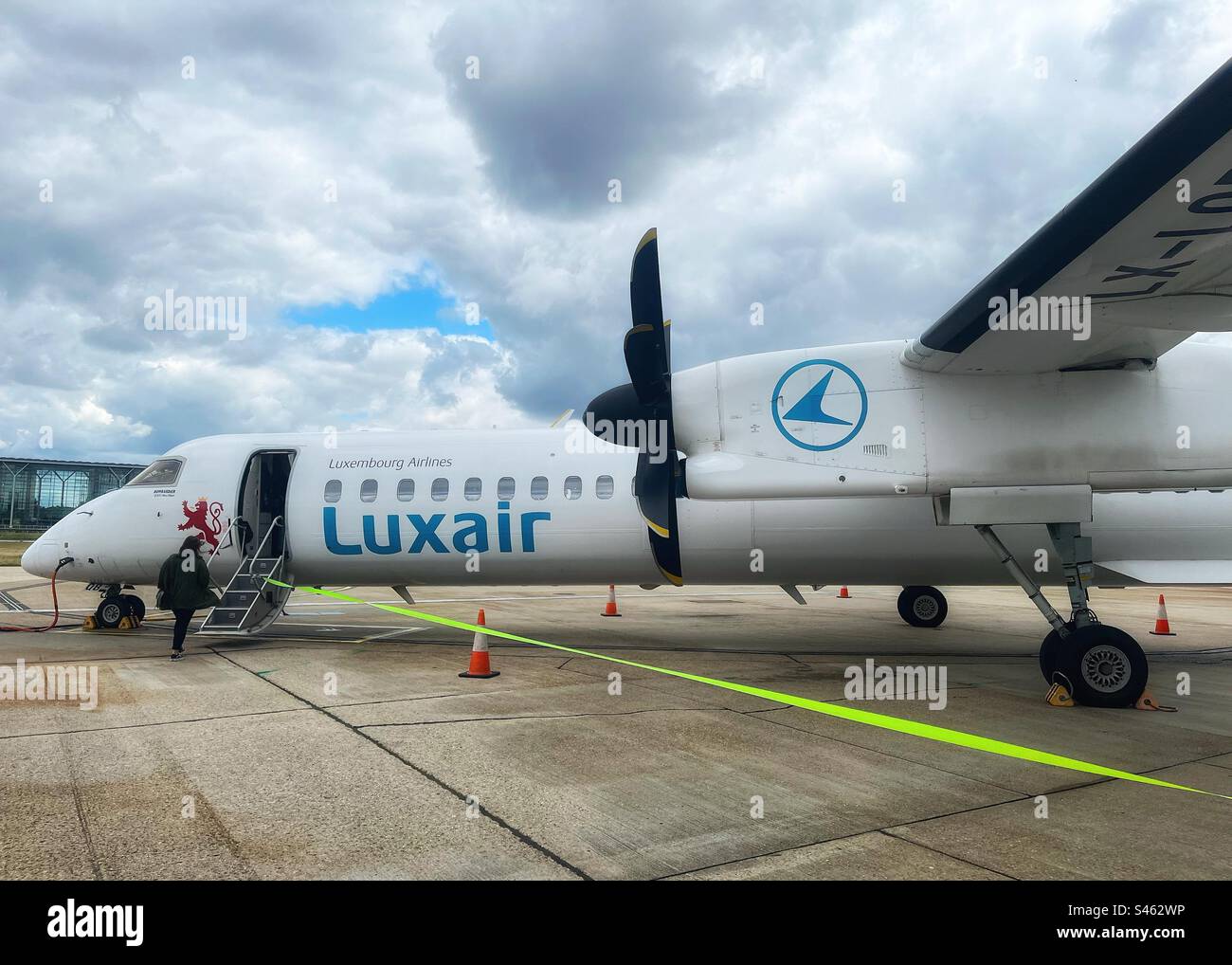 De Havilland Dash DHC-8-Q400 belonging to Luxembourg’s Lux Air at London City Airport on the ground Stock Photo