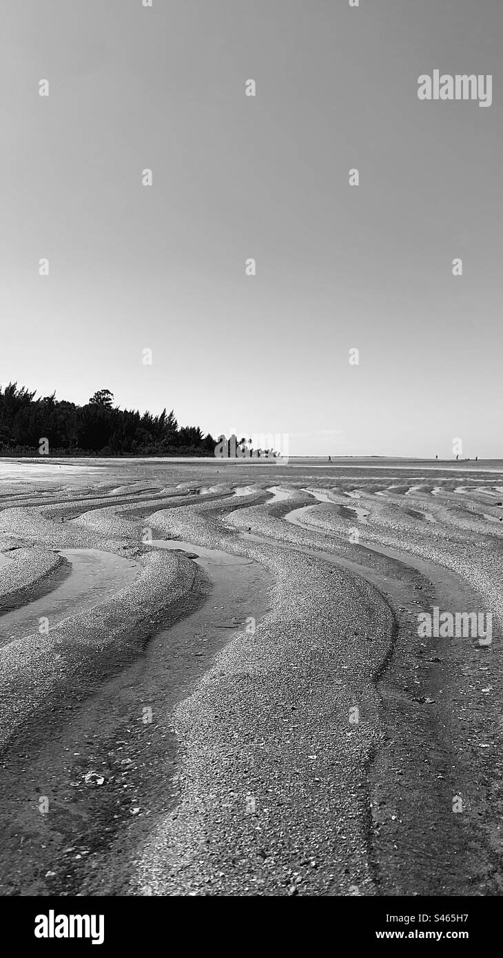 Black sand waves Black and White Stock Photos & Images - Alamy