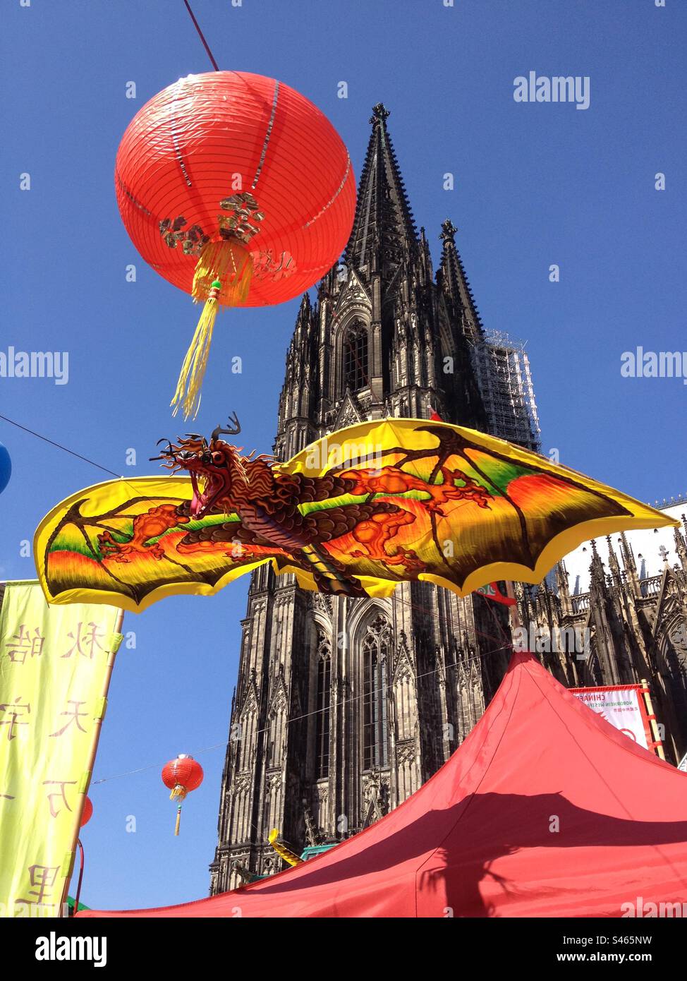 Dragon kyte at Köln Dom Stock Photo