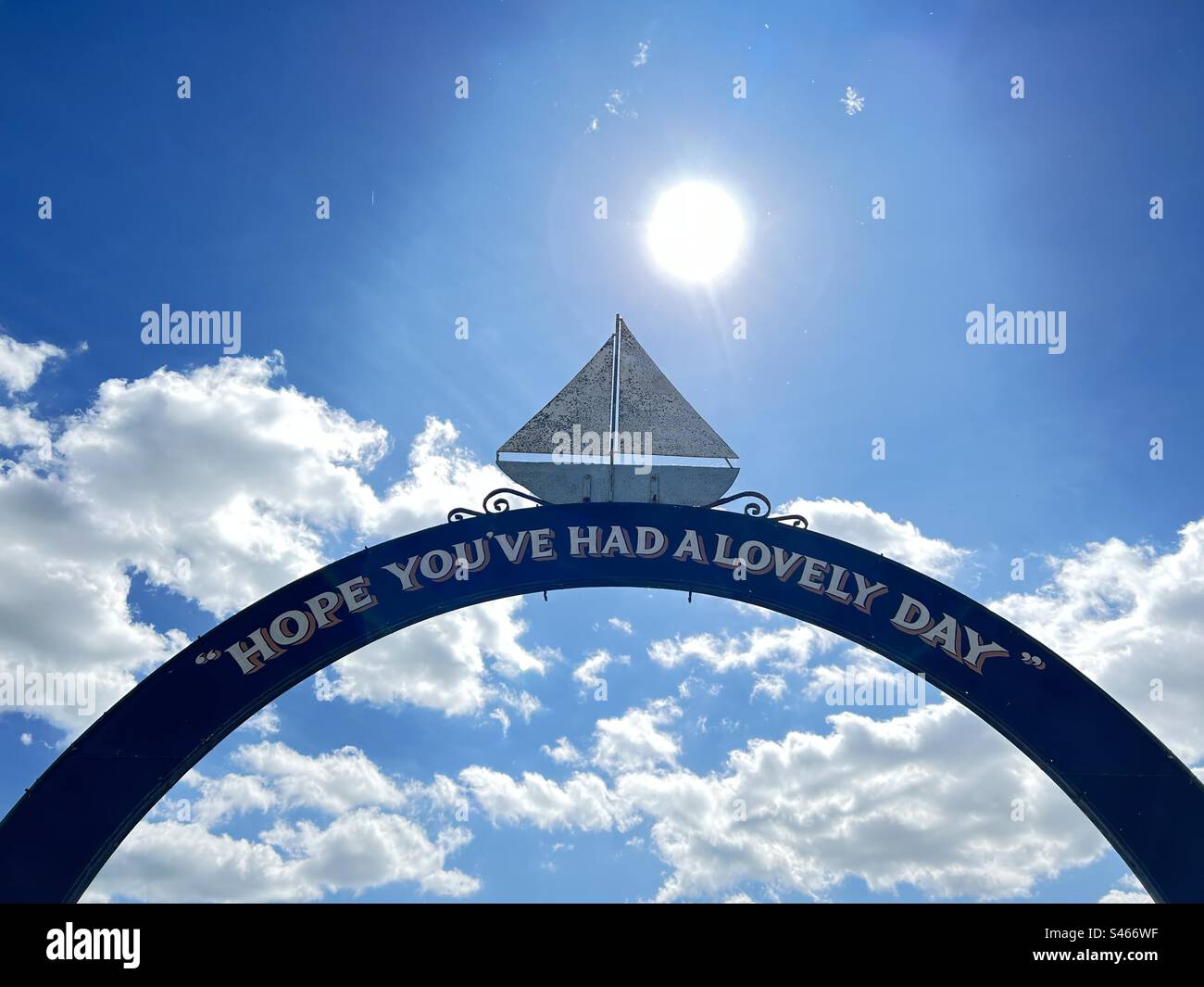 A sign with Hope you’ve had a lovely day message on it in front of a blue sky background in southwold Uk - Smartphone Captured Stock Image