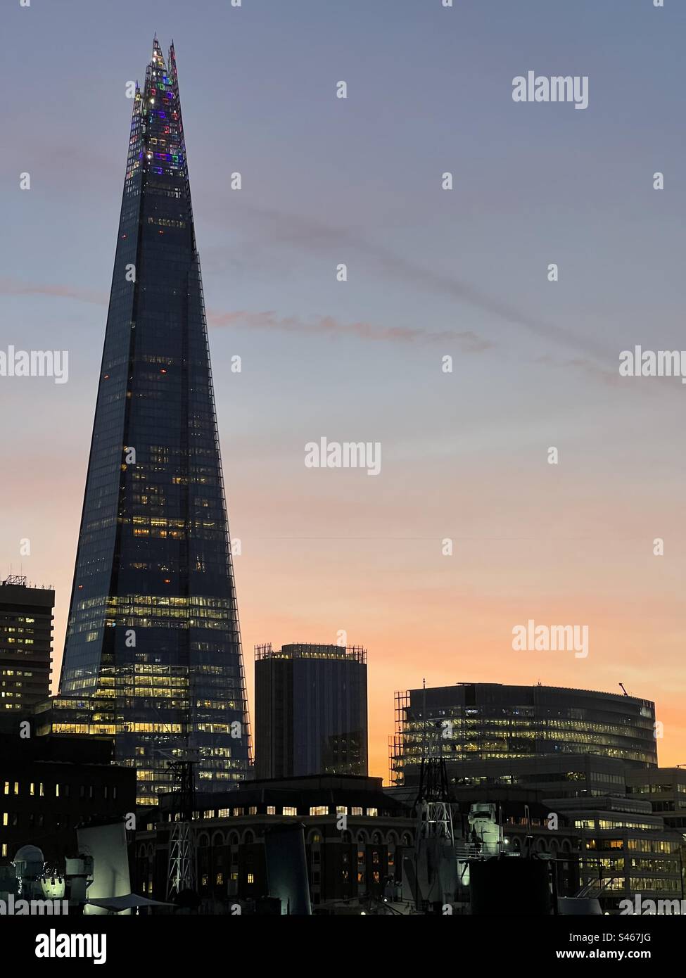 Dramatic buildings london hi-res stock photography and images - Alamy