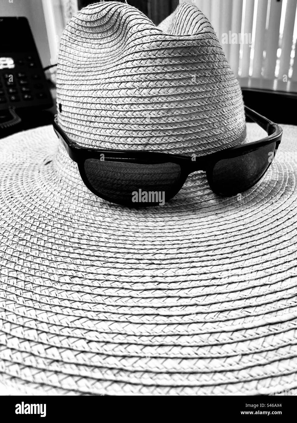 Straw hat for summer with sunglasses Stock Photo Alamy