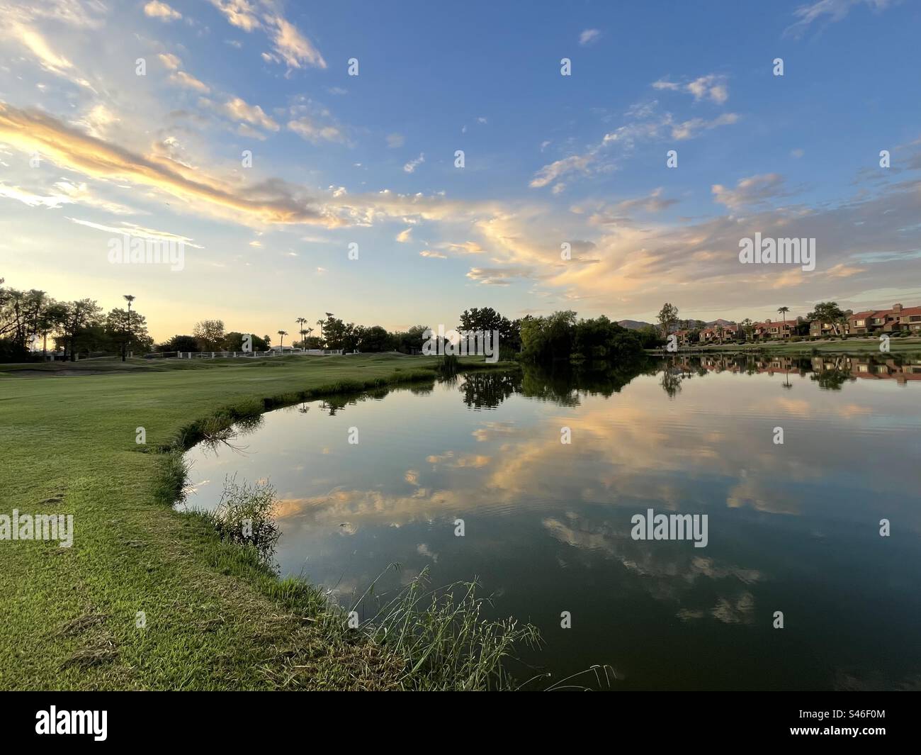 Framing mirror reflections hi-res stock photography and images - Alamy