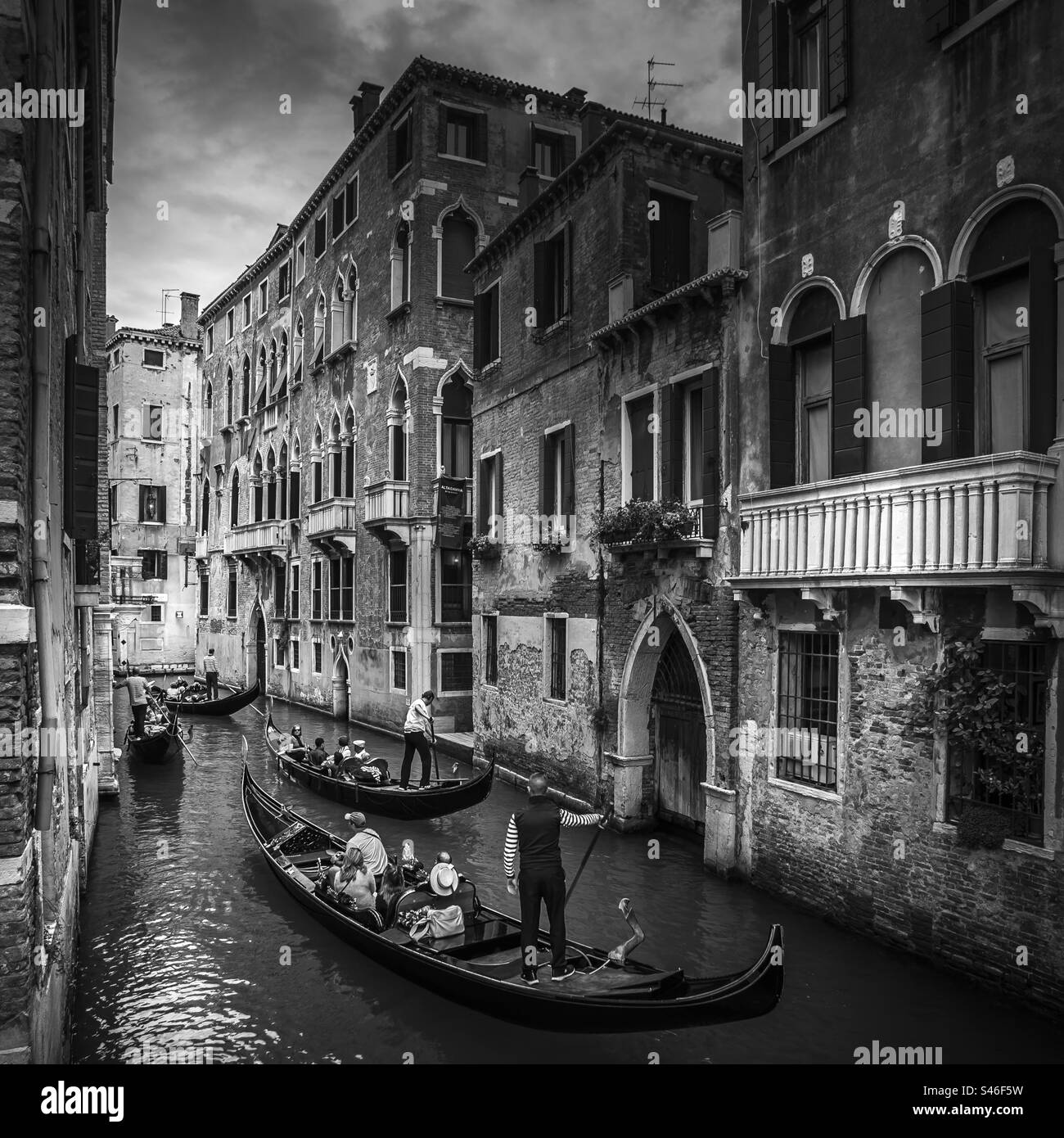 Venice canal gondola Black and White Stock Photos & Images - Alamy