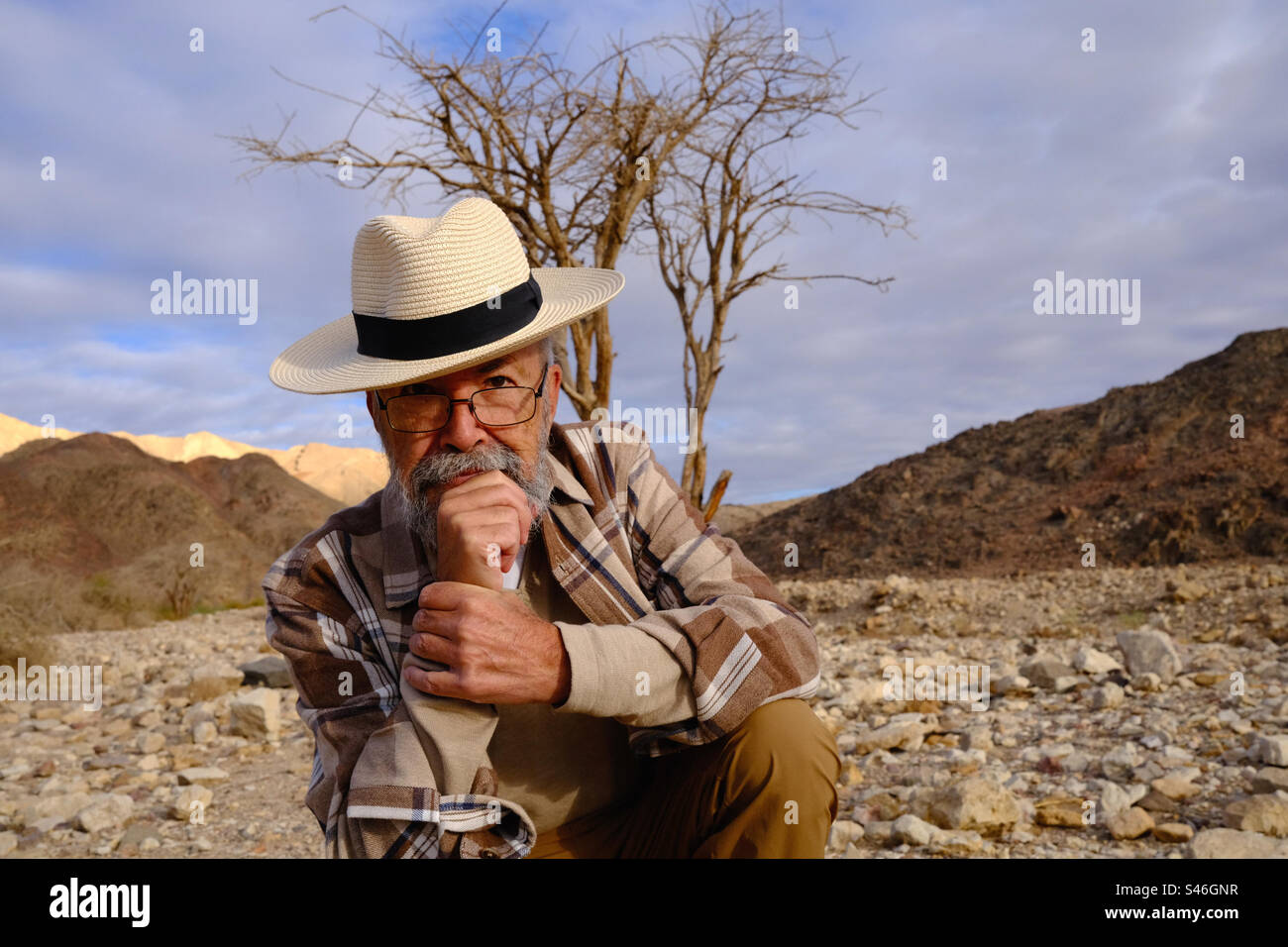 Portrait of senior man sitting hi-res stock photography and images - Alamy