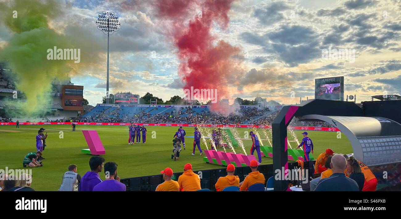 Northern Superchargers enter the outfield as they prepare to bowl first against Birmingham Phoenix in The Hundred. 3.8.23 - Headingley Stadium, Leeds, Yorkshire County Cricket Club. Stock Photo