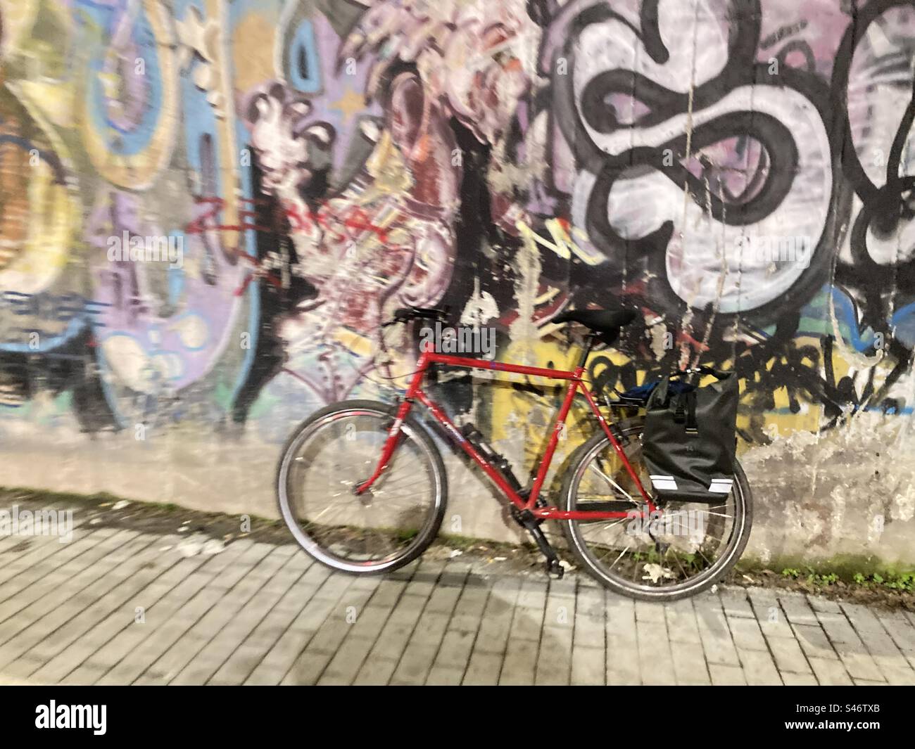 red cycling urban twin