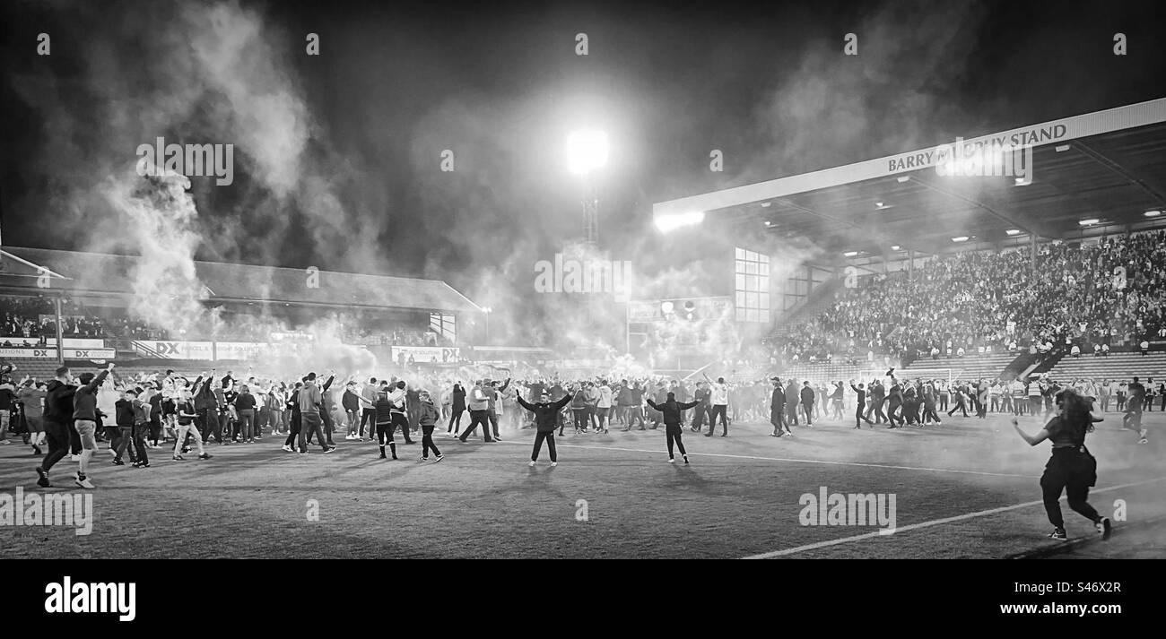 Barnsley v Bolton Wanderers - 19.5.23 - Barnsley fans celebrate their League One Play Off Semi win over The Trotters to reach the Final at Wembley. Fans set off flares on the pitch. (Black & White) Stock Photo