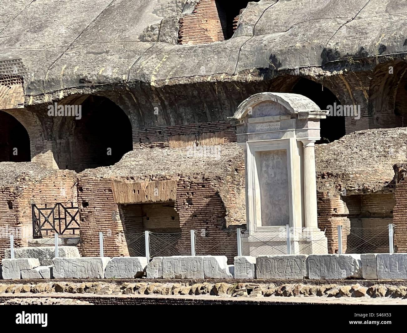 Stone seating and monument inside the Roman Colosseum Stock Photo Alamy