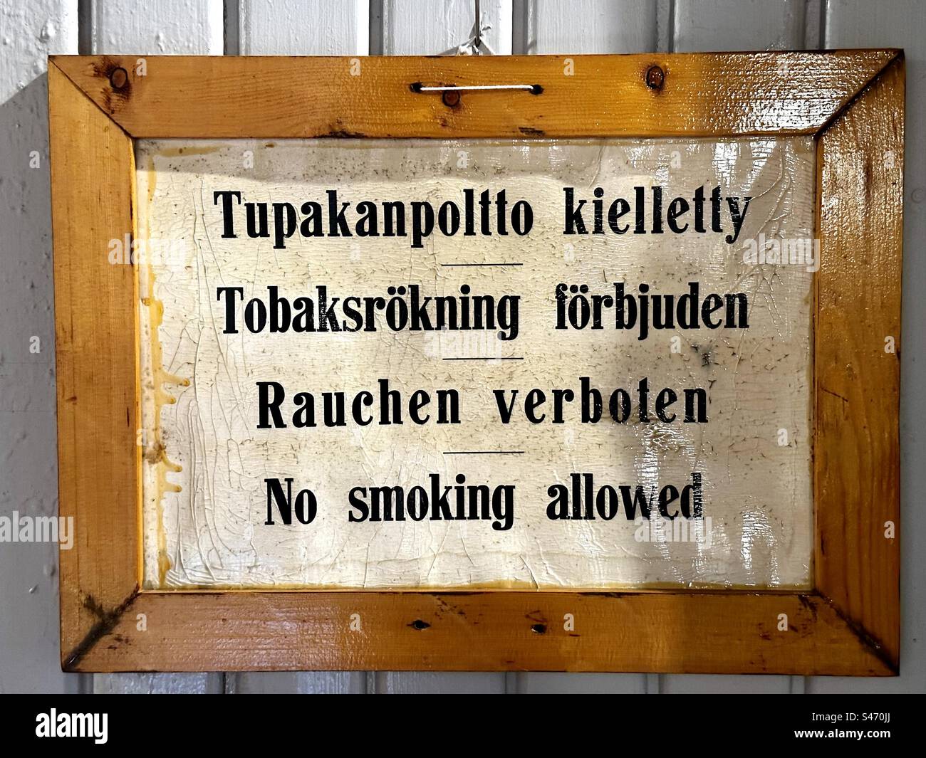 Vintage no smoking sign hi-res stock photography and images Vintage no smoking sign hi-res stock photography and images