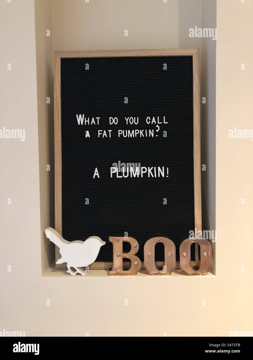 Halloween joke on a peg letter board Stock Photo