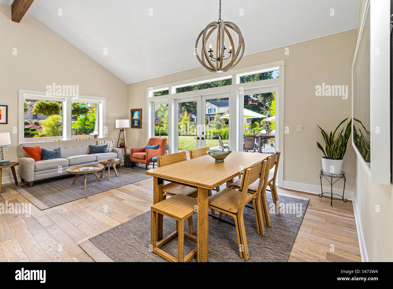 Modern Dining Room Stock Photo Alamy