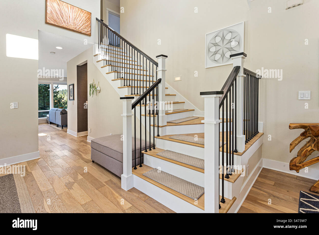 Modern White Oak Staircase Stock Photo - Alamy