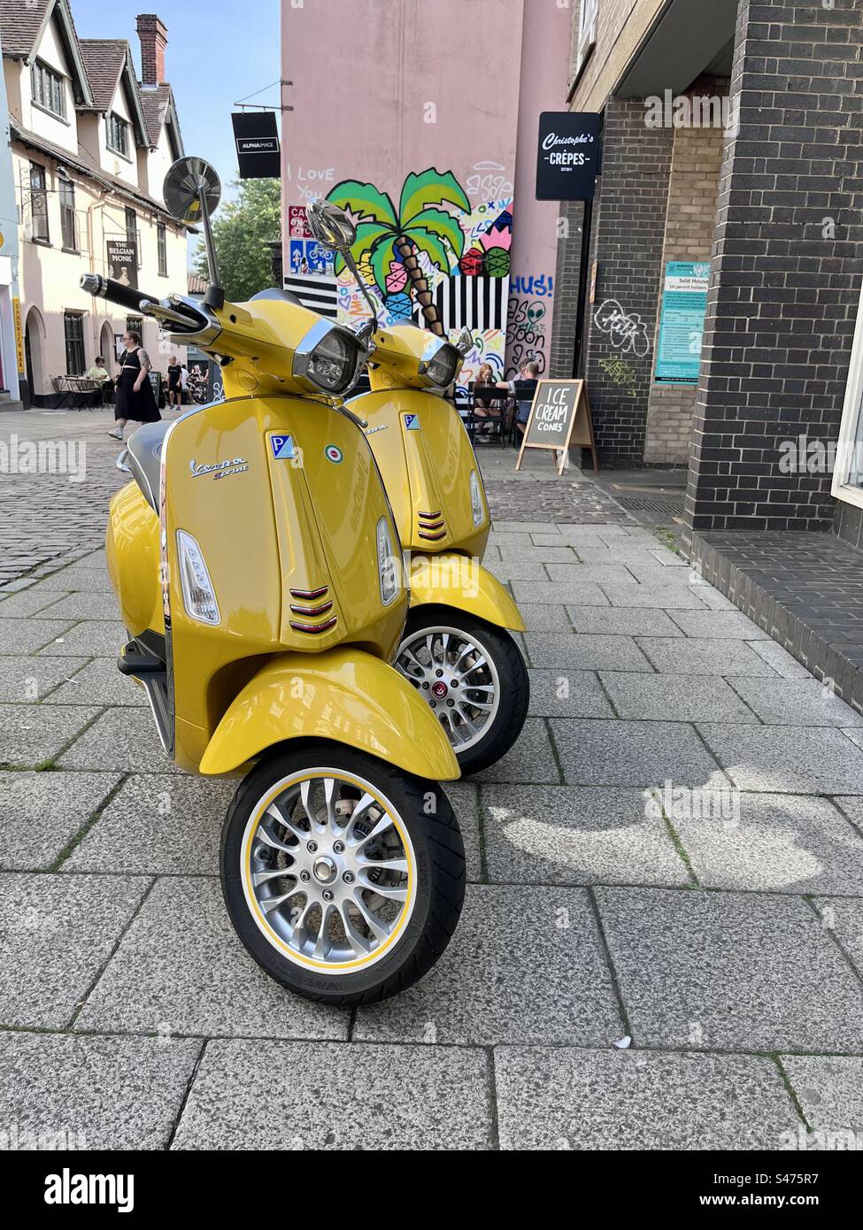 Vespa Graffiti Hi Res Stock Photography And Images Alamy