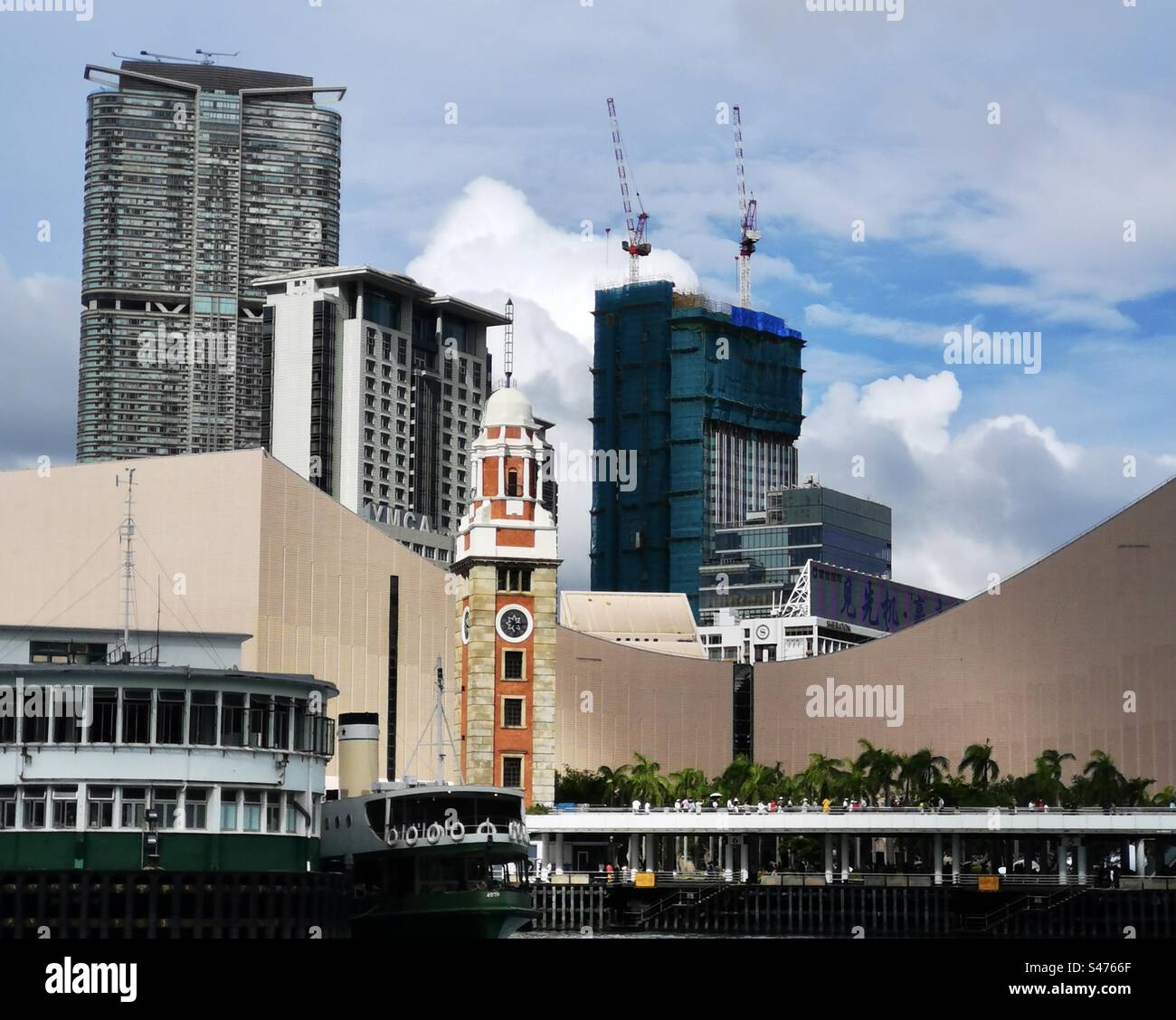 Changing urban skyline hi-res stock photography and images - Alamy