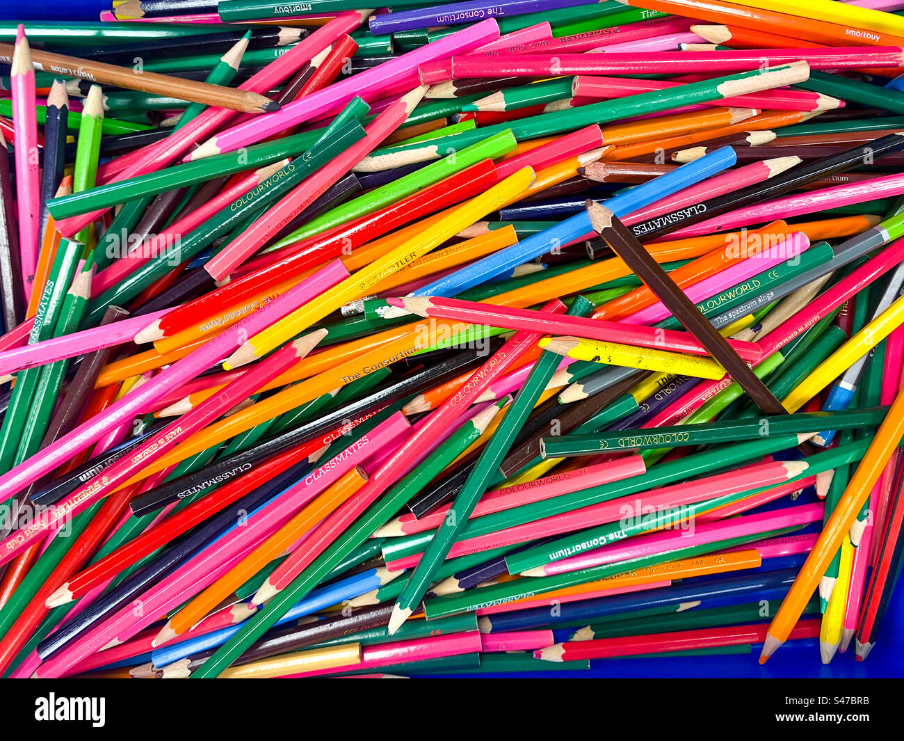 Piled coloured pencils hi-res stock photography and images - Alamy