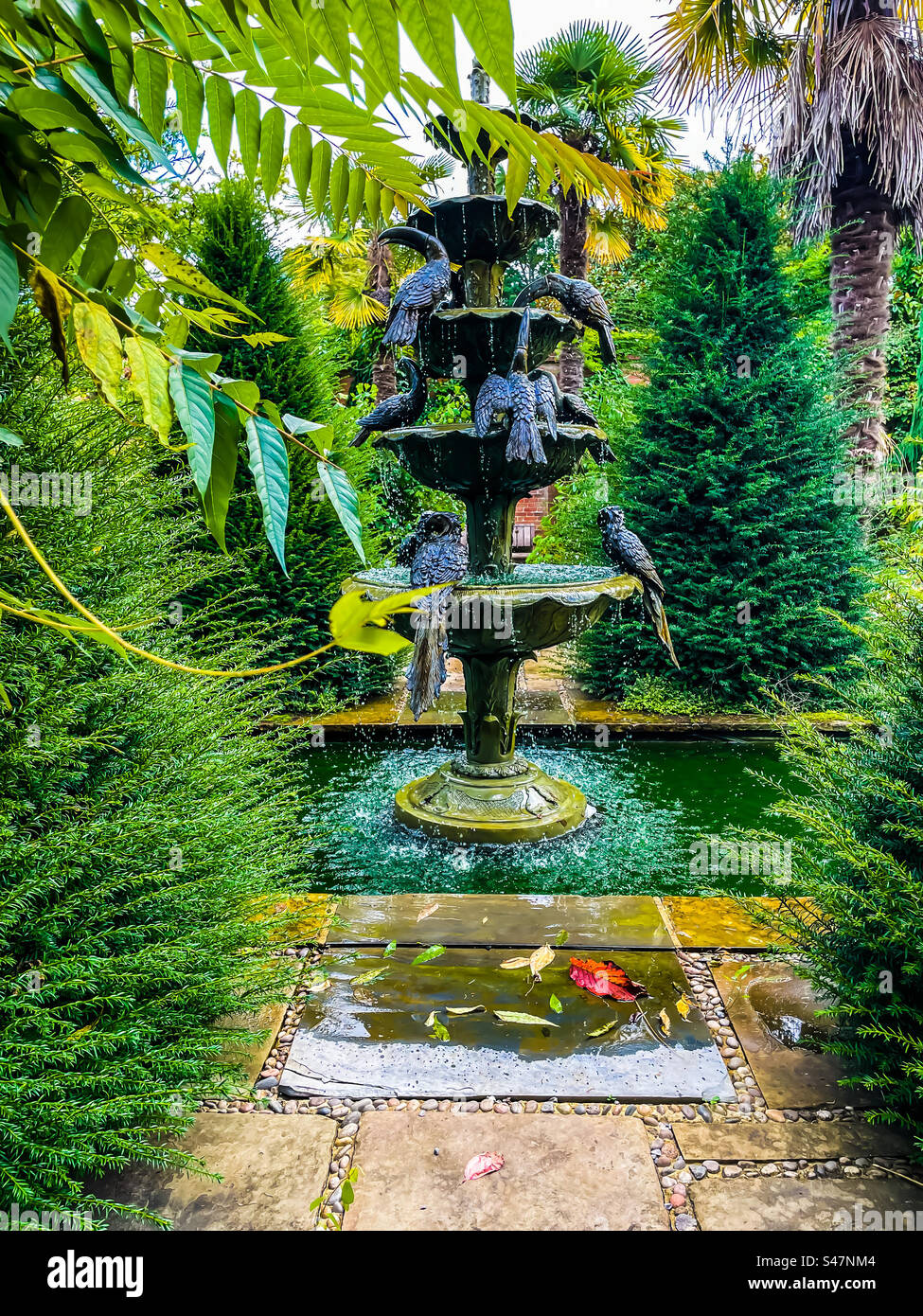 Water fountain, Wisley garden Stock Photo