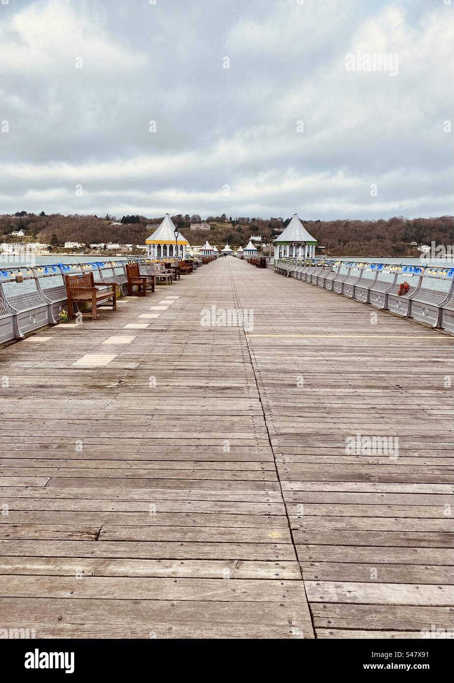 Pier bench hi-res stock photography and images - Page 6 - Alamy