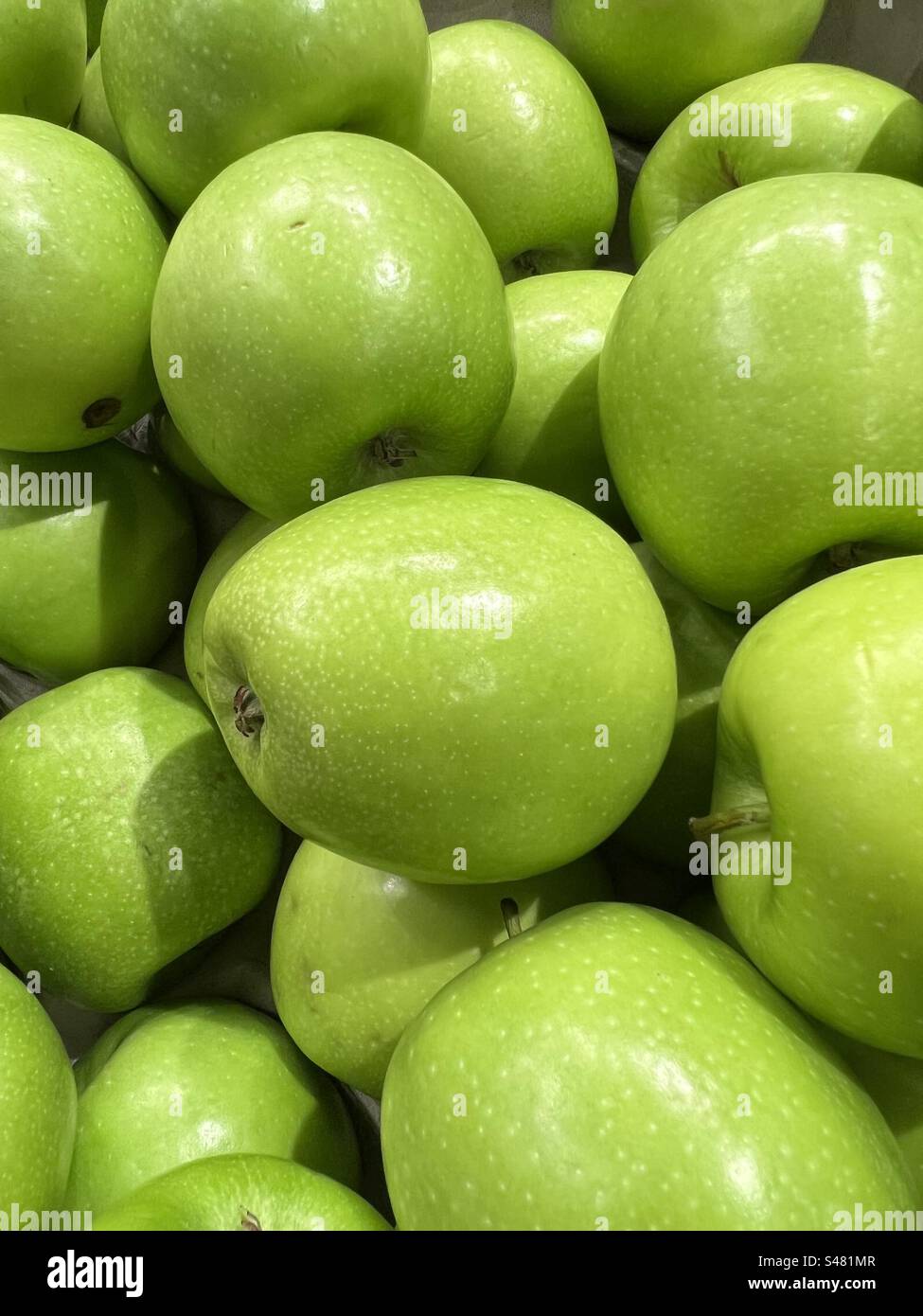 Crispy green apples Stock Photo Alamy