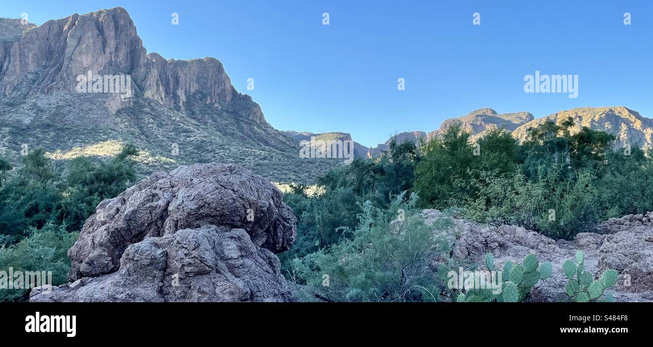 Salt River hiking trail, Superstition Mountains, granite boulders
