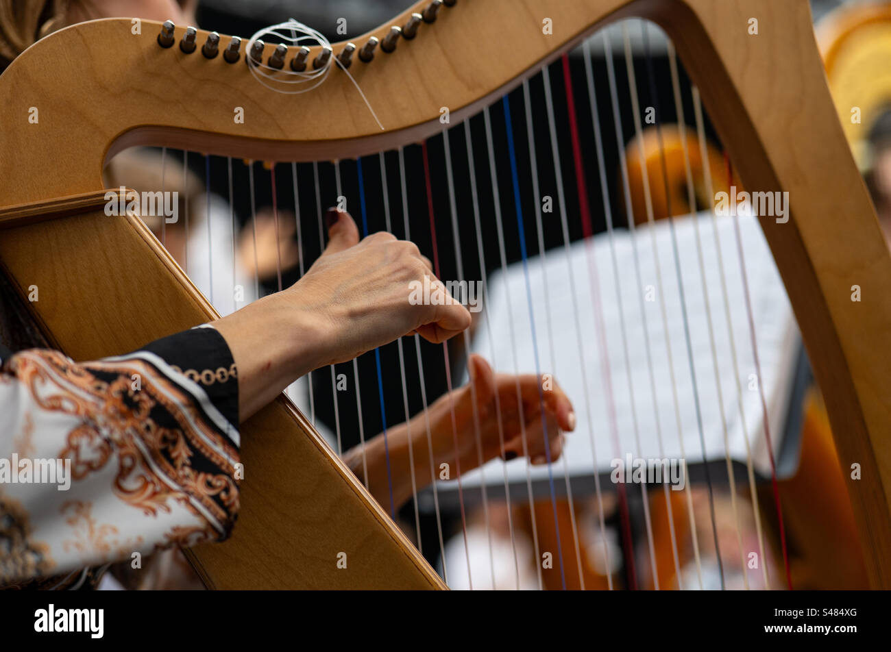 Woman playing harp hi-res stock photography and images - Alamy