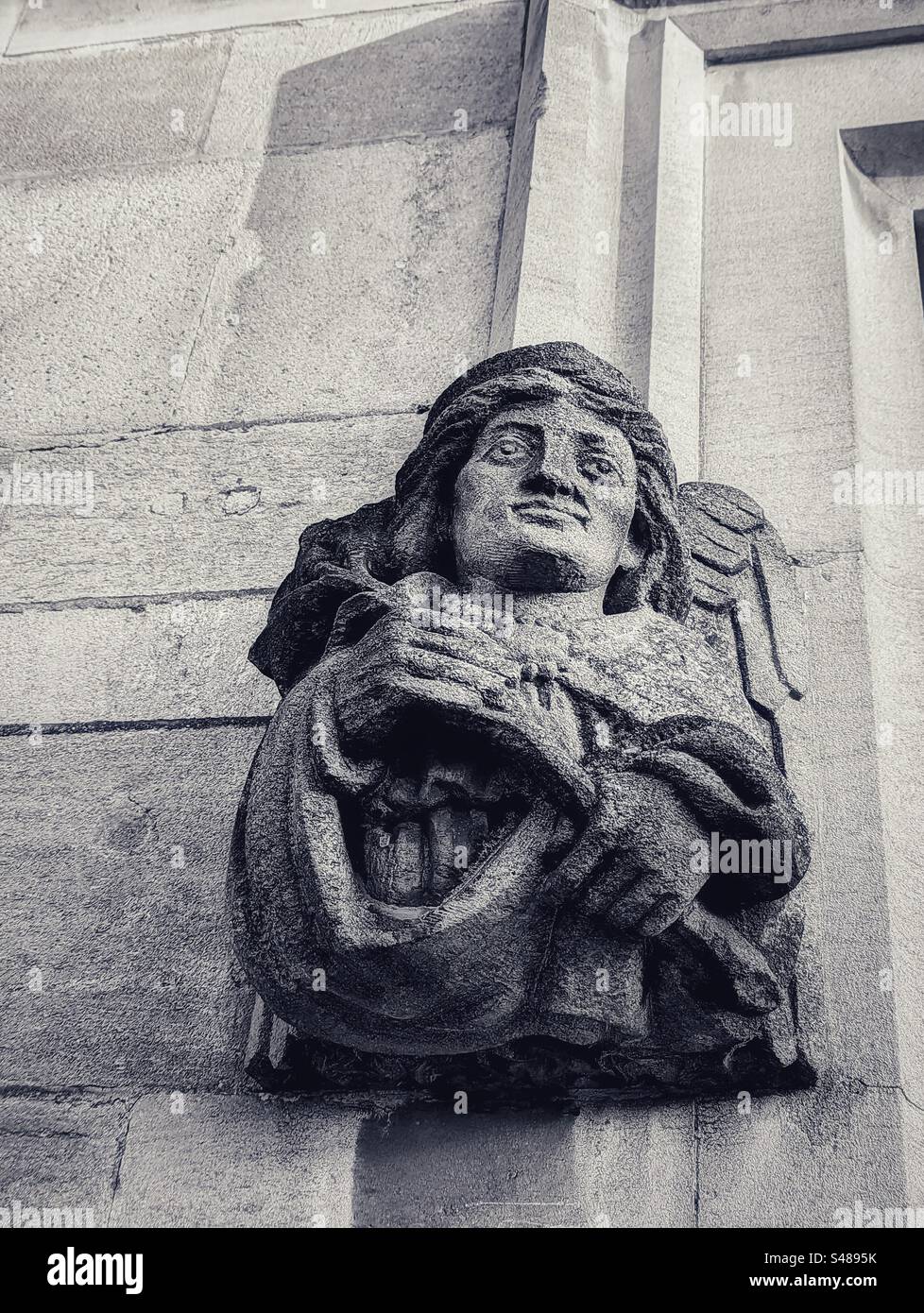 Stone angel flanking Magdalen College gateway, Oxford, England Stock Photo