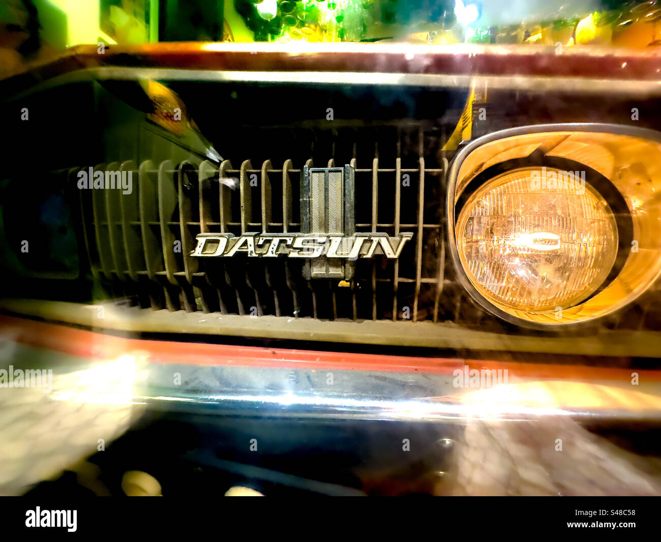 **Transform Your Classic: Datsun 620 Silver Gray Grille Restoration** - 942t23t
