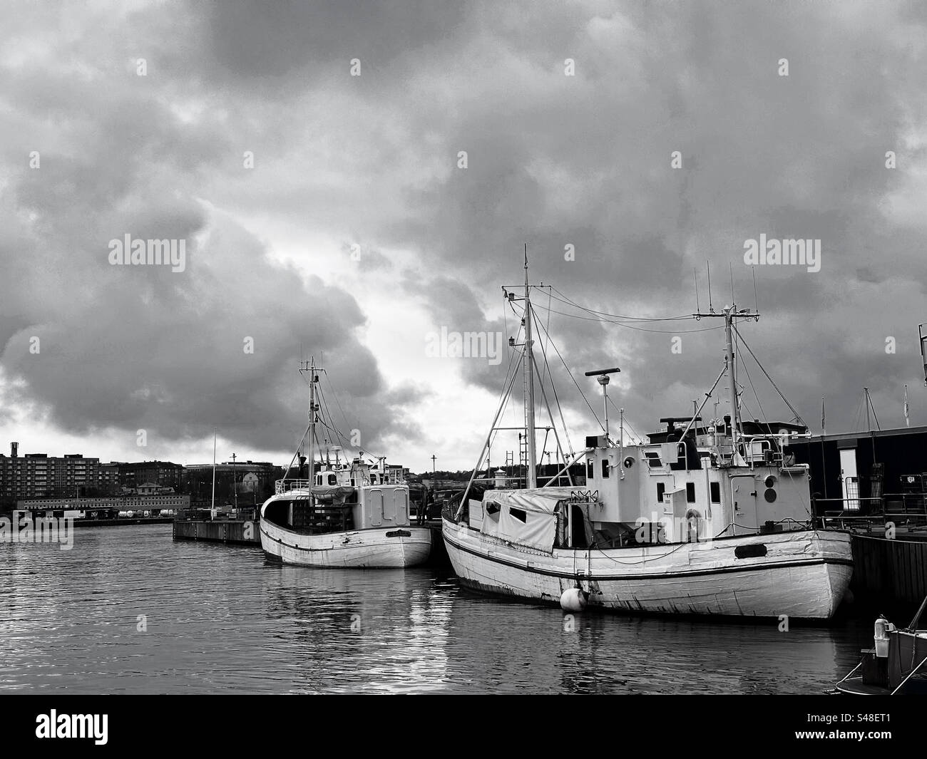 Two fishing boats hi-res stock photography and images - Alamy