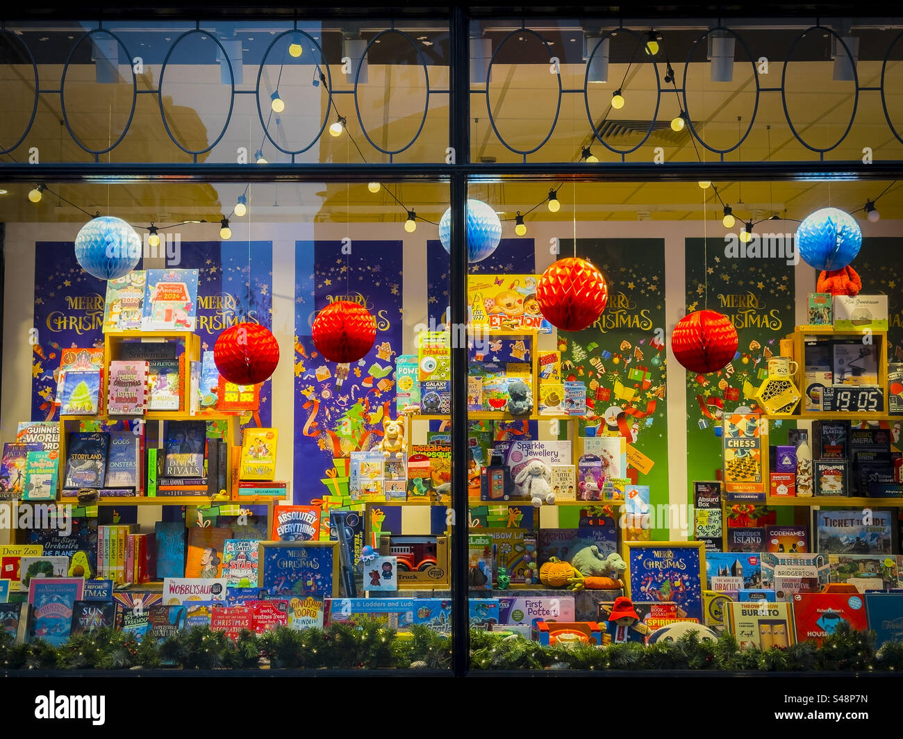 Waterstones Cardiff children’s Christmas bookstore window: Phillip Roberts - Smartphone Captured Stock Image