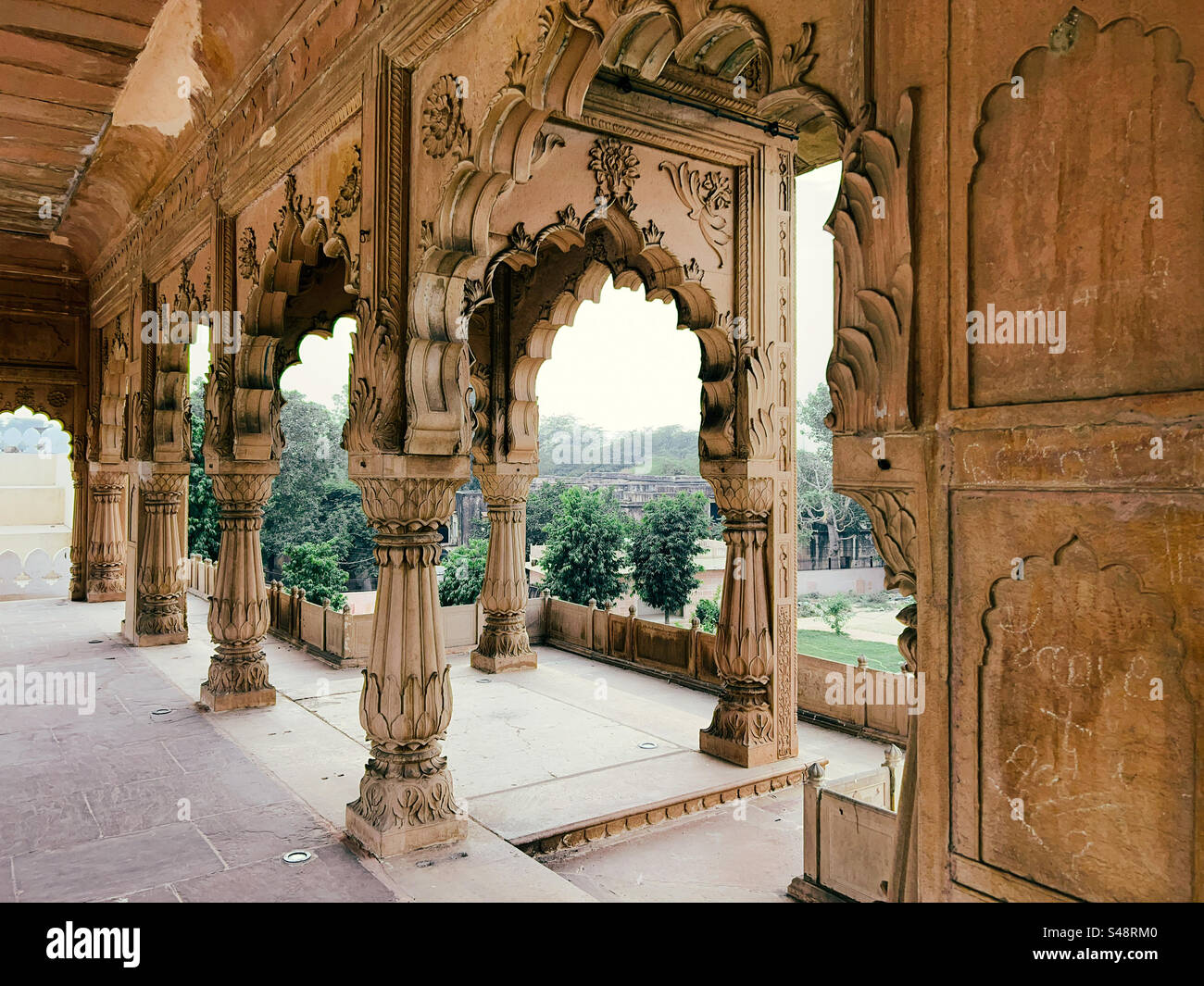 Beautiful arches and hallways at Bharatpur palace and fort in Rajasthan, India Stock Photo